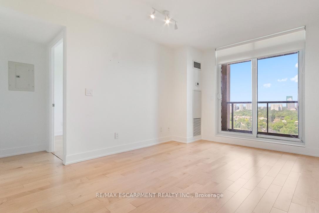 1 Bedroom Condo at 18 Kenaston, Toronto For sale