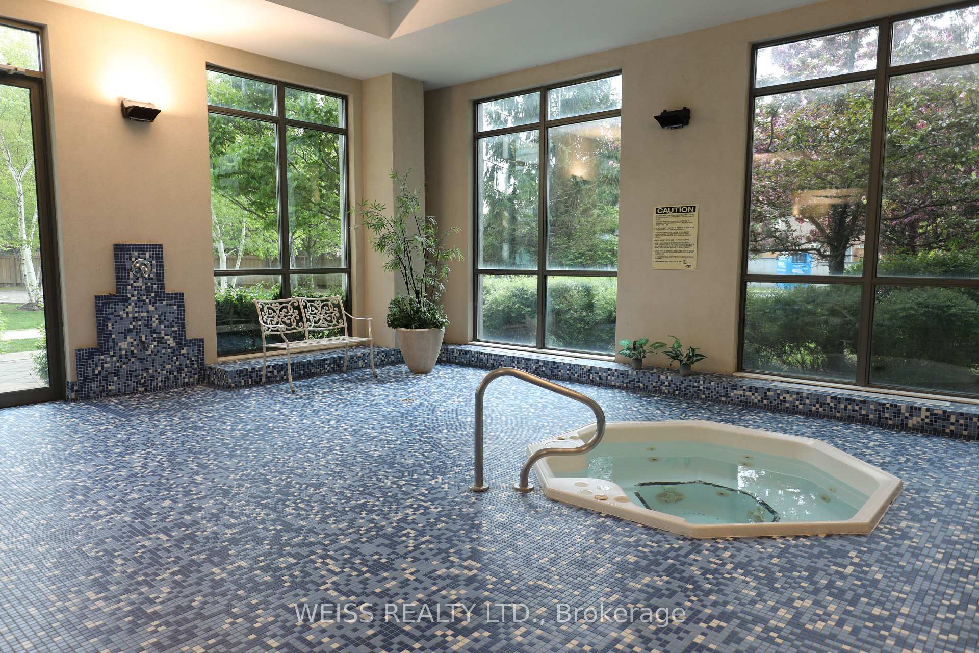 3 Bedrooms Condo at 88 Promenade, Vaughan For sale