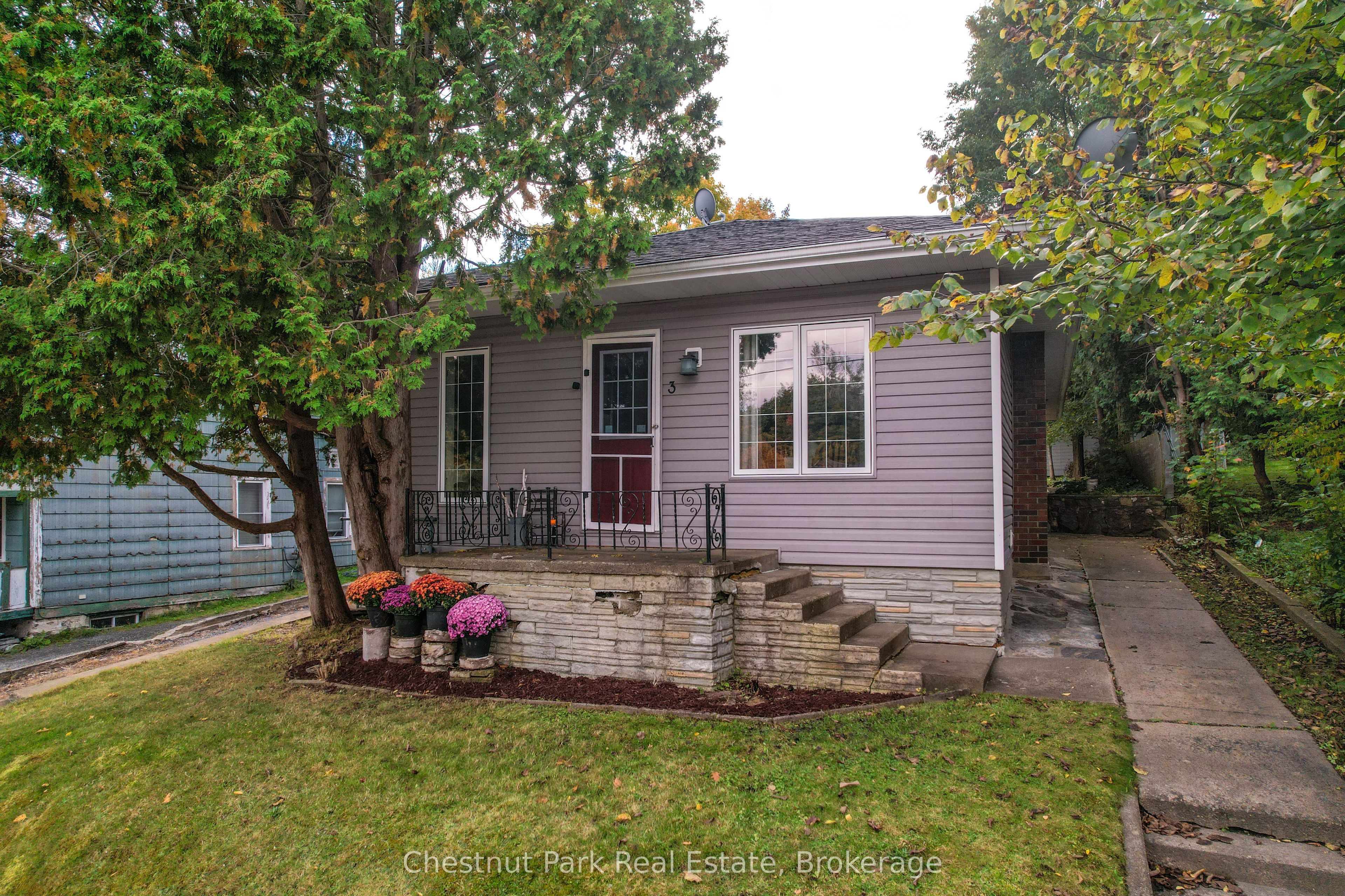 3 CORA Street, Huntsville, ON P1H 1T5
