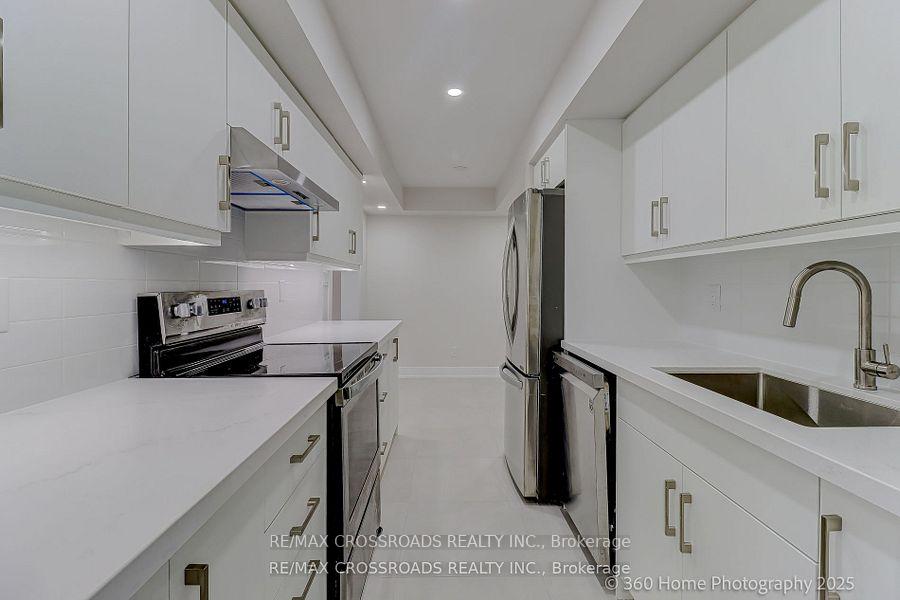 3 Bedrooms Condo at 70 Sidney Belsey, Toronto For sale