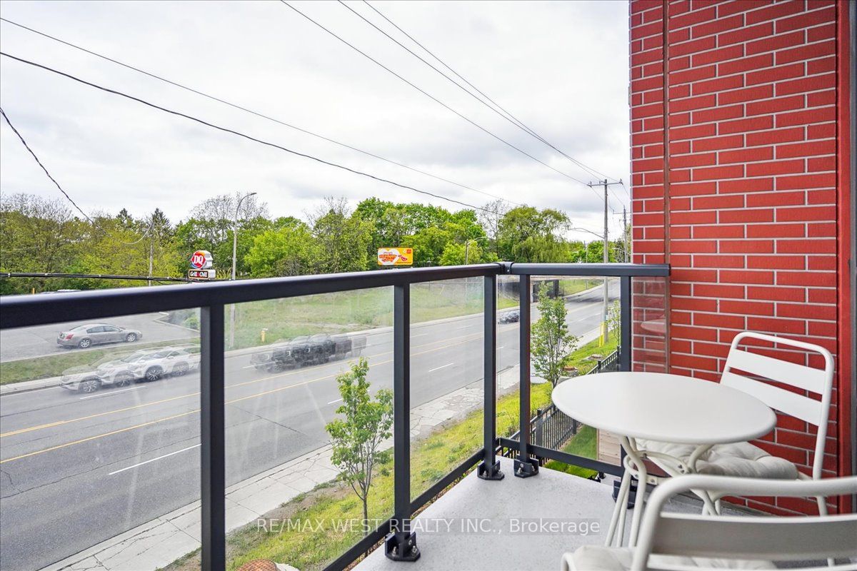 1010 Dundas Street E, #211