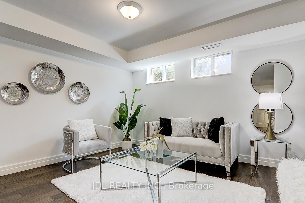 3 Bedrooms Condo at 934 Mount Pleasant,  Toronto For sale