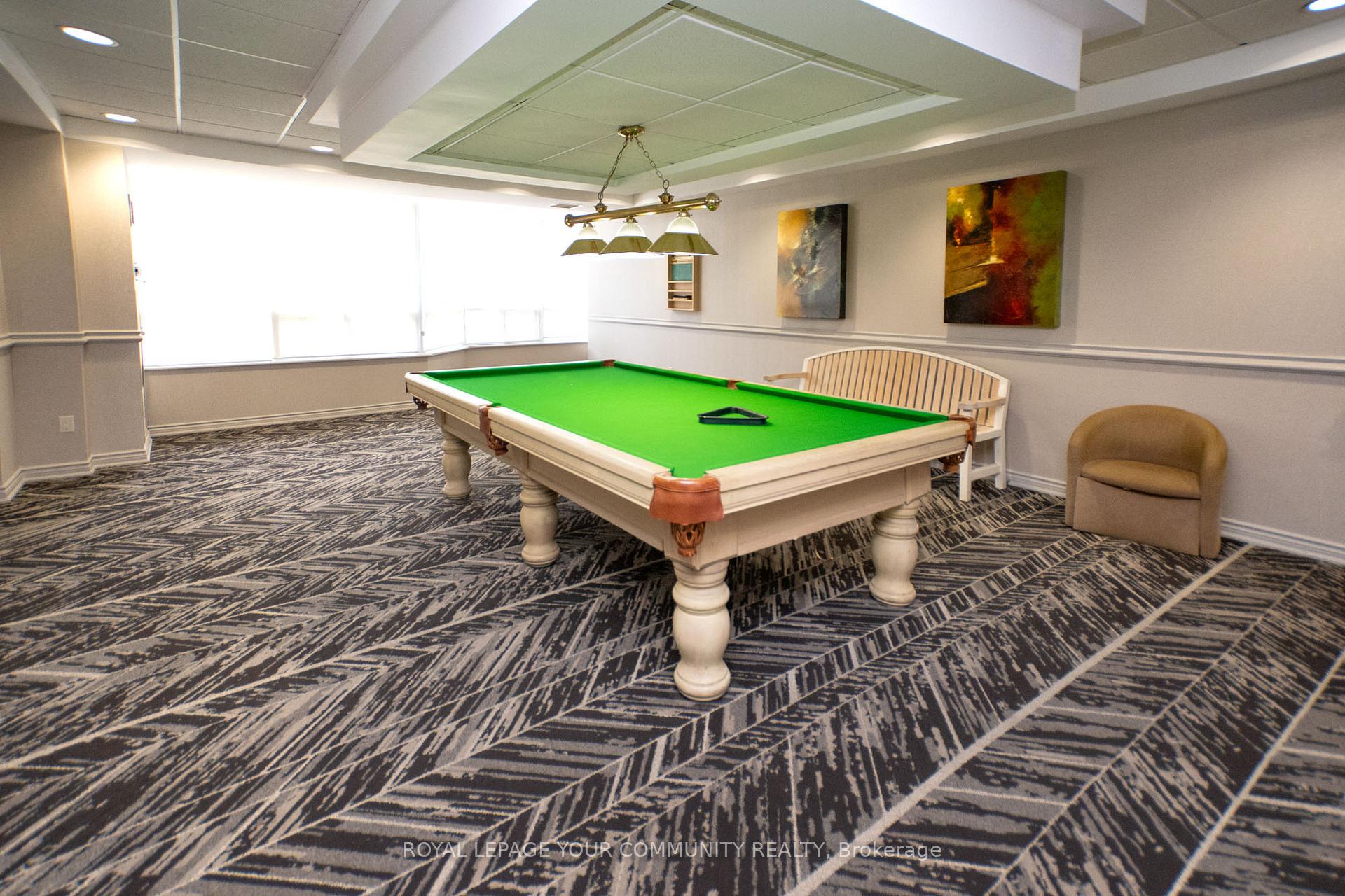 2 Bedrooms Condo at 11 Townsgate, Vaughan For sale