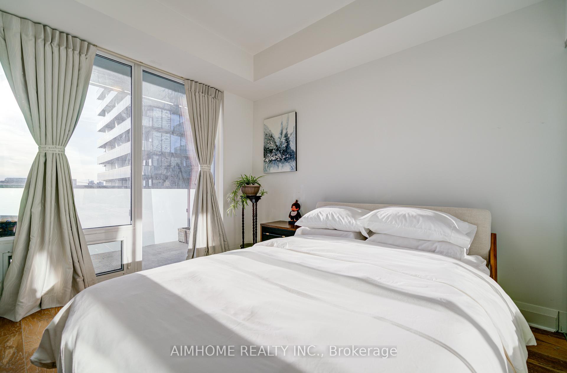 2 Bedrooms Condo at 1080 Bay, Toronto For sale