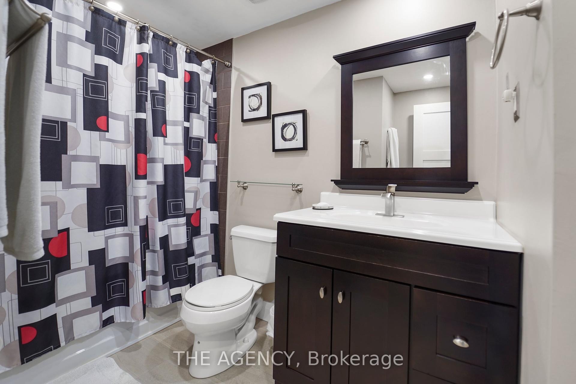 3 Bedrooms Condo at 965 Francis, Burlington For sale