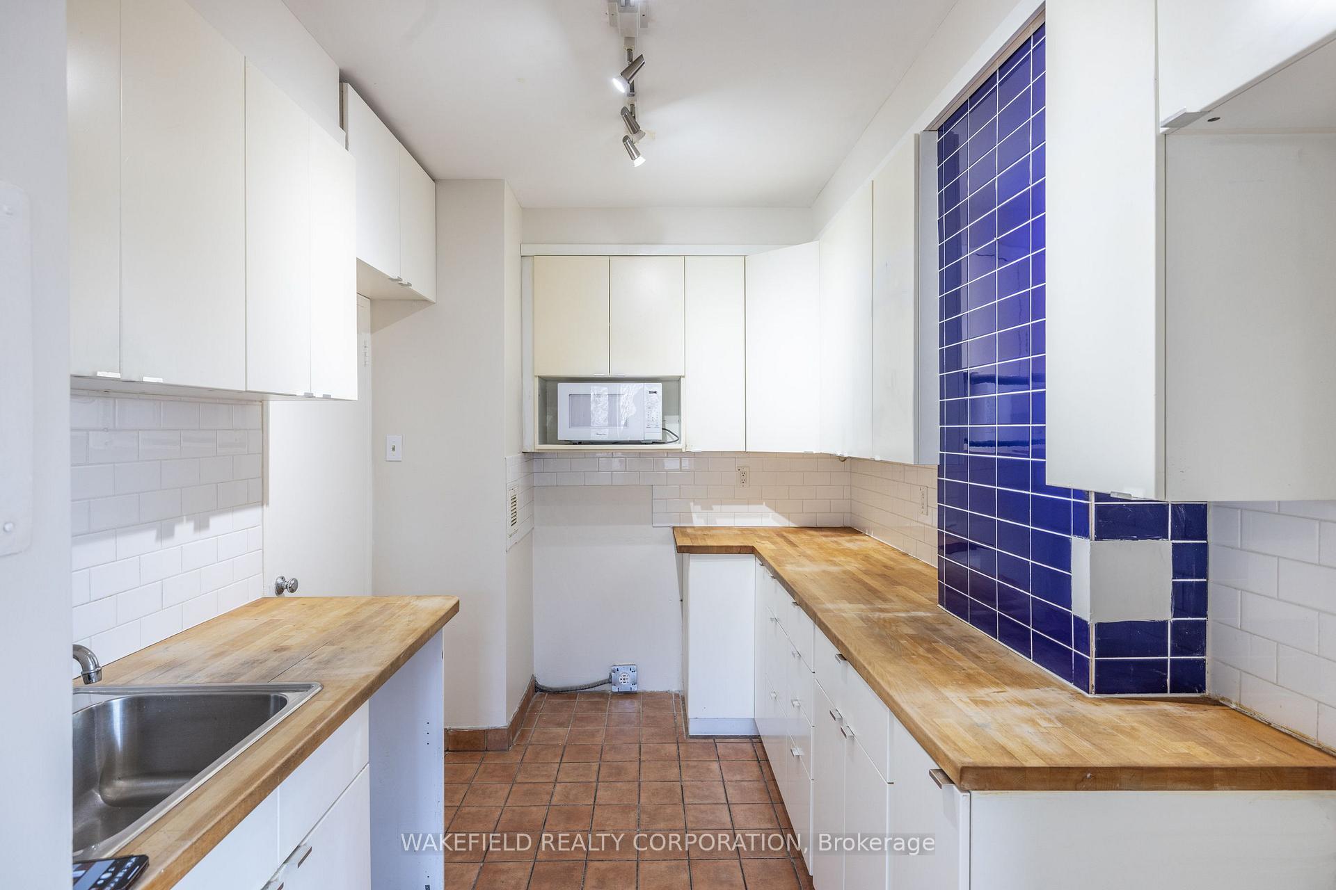2 Bedrooms Co-op at 21 Dale,  Toronto For sale