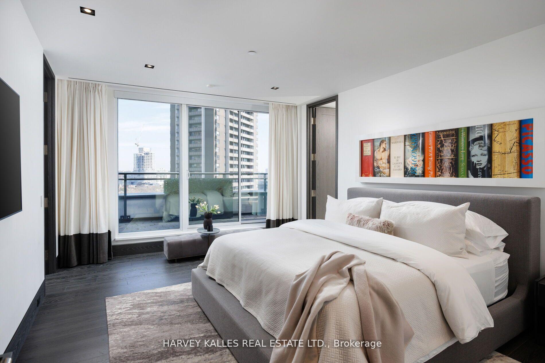 4 Bedrooms Condo at 181 Davenport, Toronto For sale