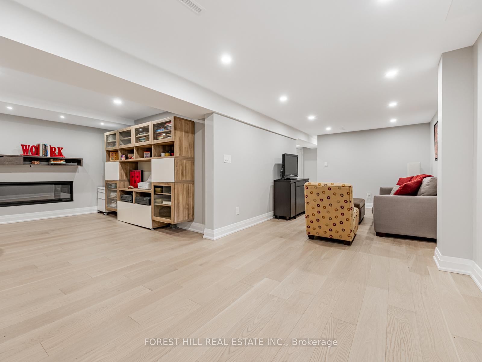 4 Bedrooms Condo at 51 Broadfield, Toronto For sale