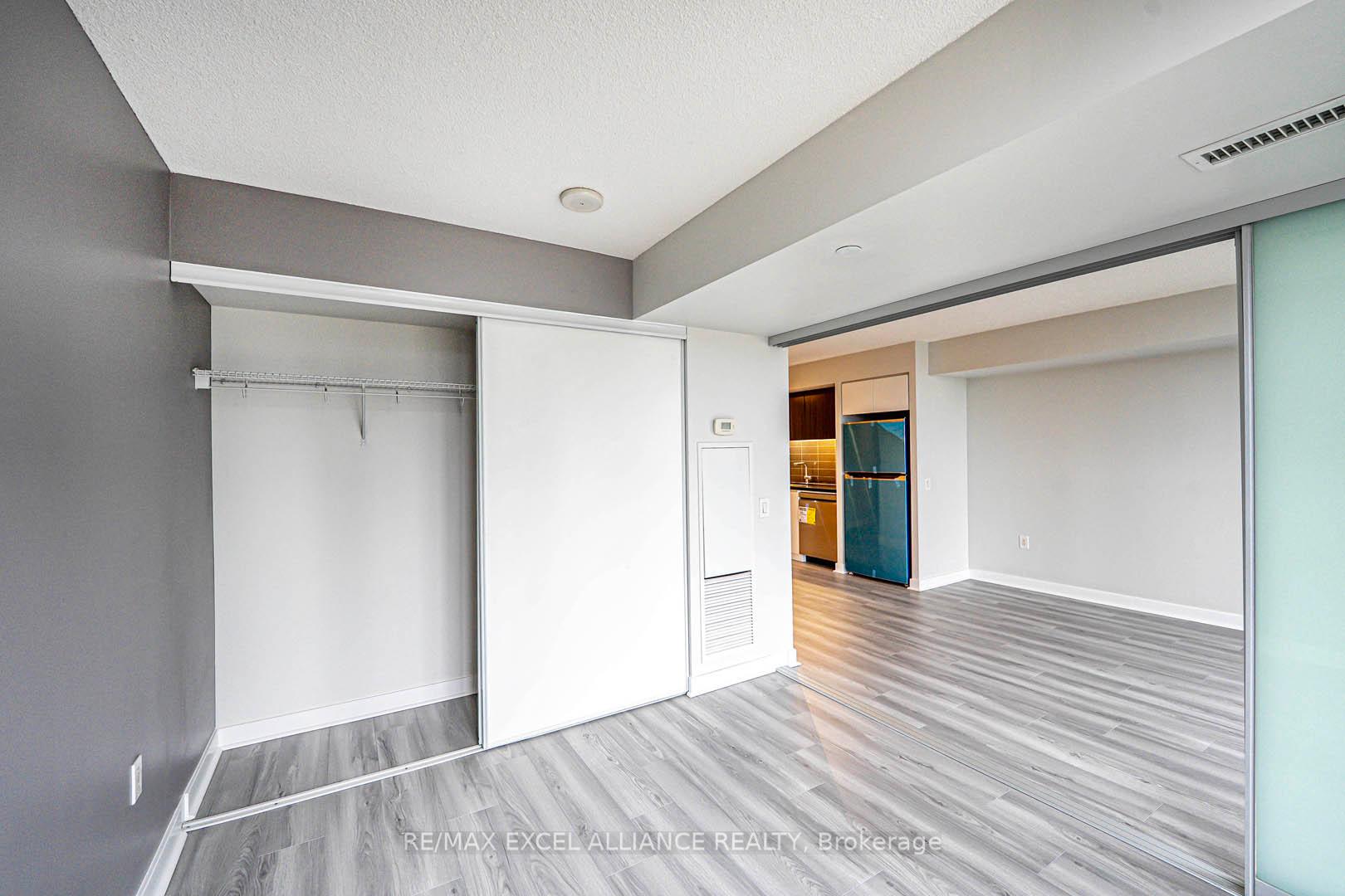 2 Bedrooms Condo at 75 Queens Wharf,  Toronto For sale