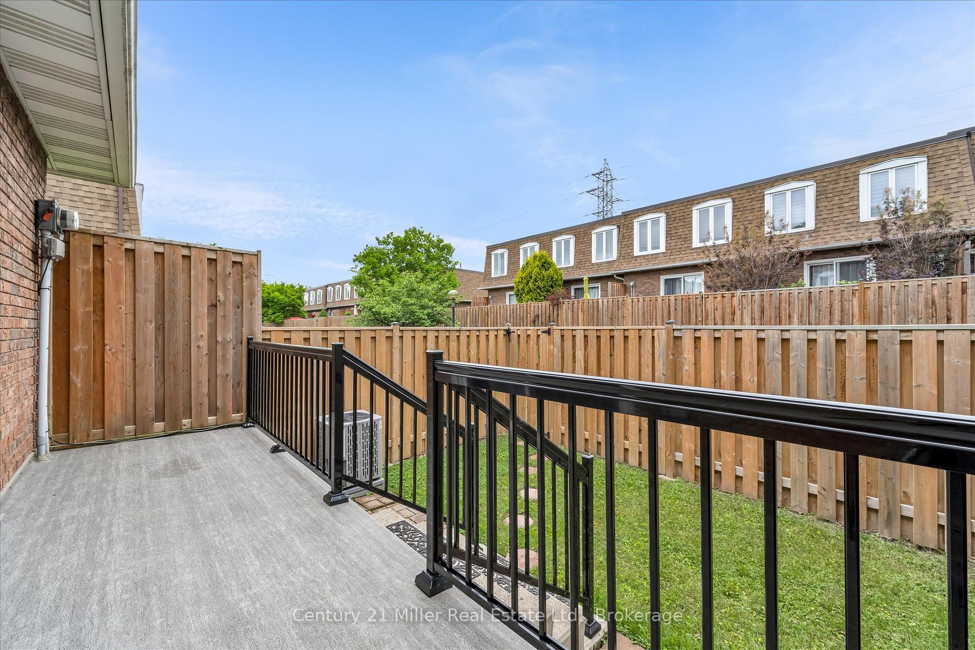 3 Bedrooms Condo at 1531 Westminster, Burlington For sale