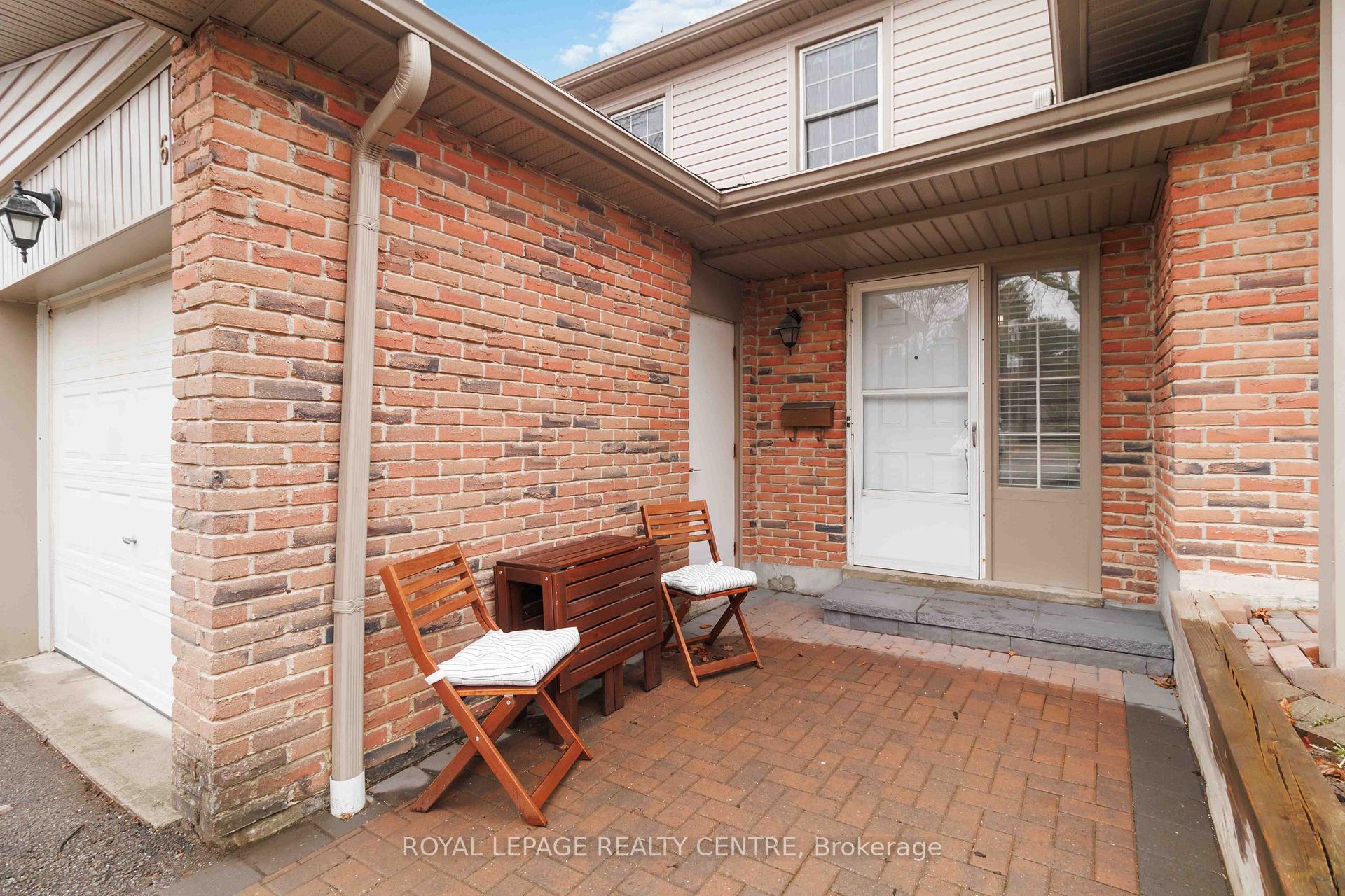 3 Bedrooms Condo at 3400 Rhonda, Mississauga For sale
