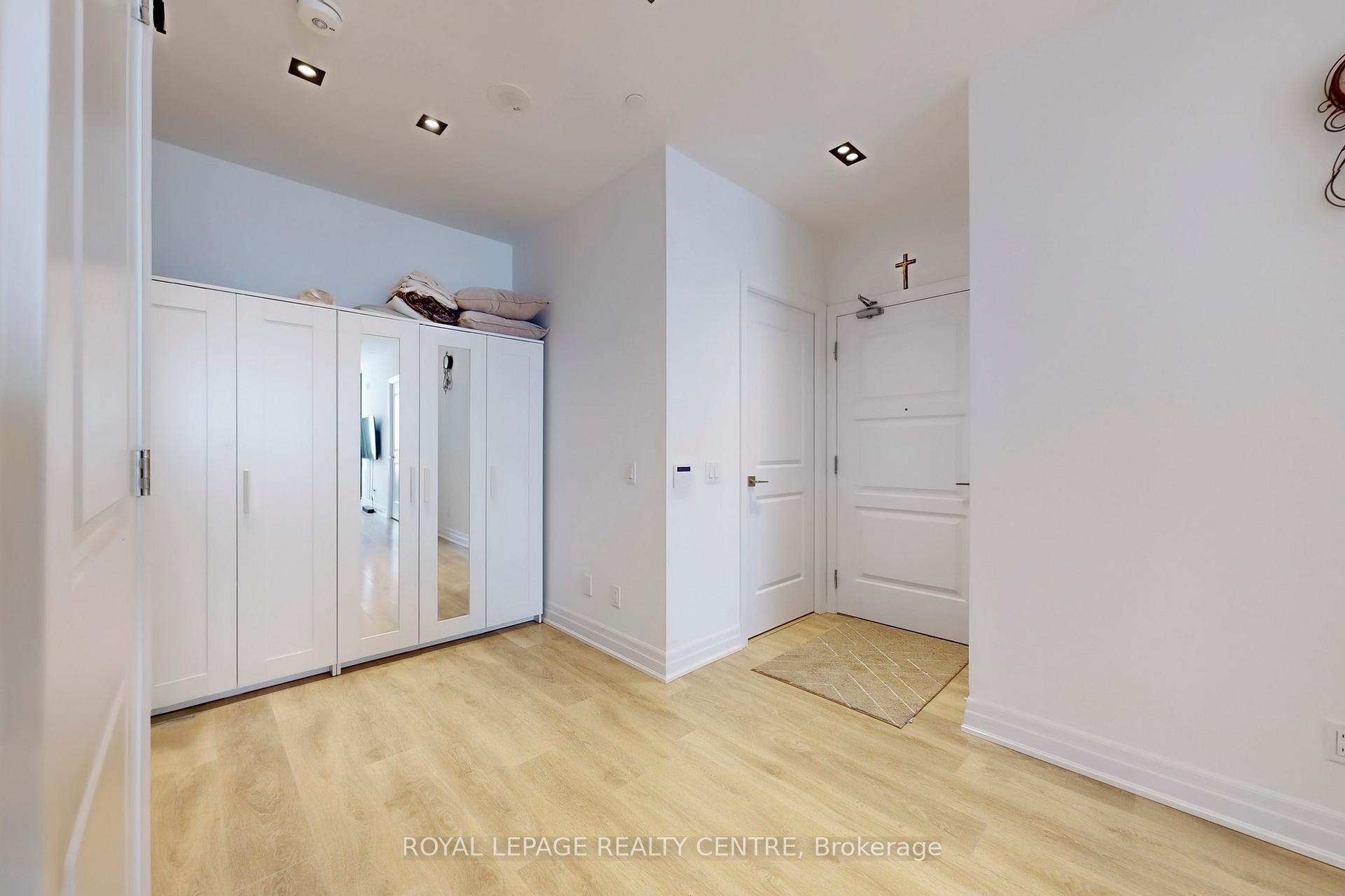 2 Bedrooms Condo at 36 ELM,  Mississauga For sale