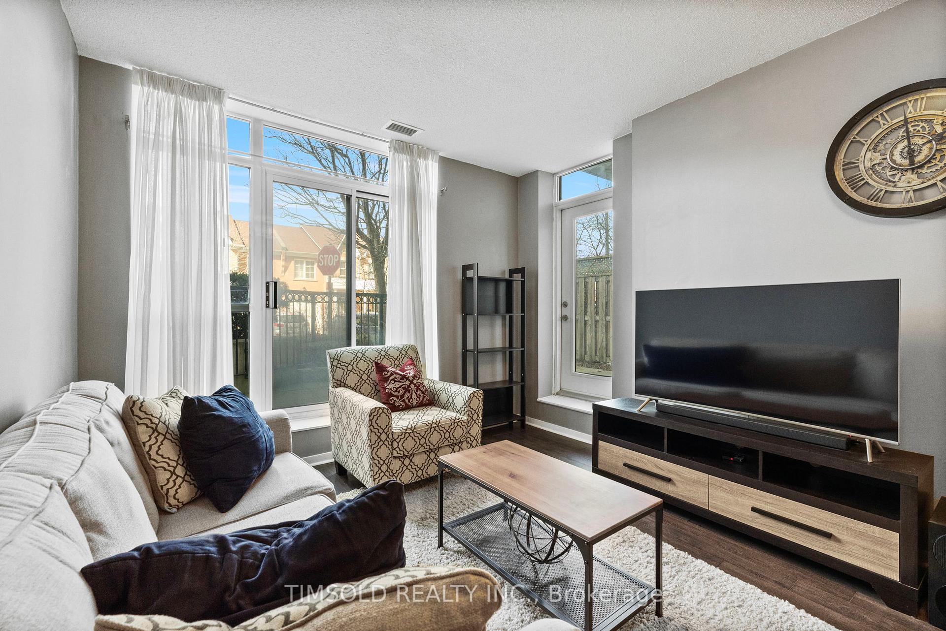 2 Bedrooms Condo at 120 Dallimore, Toronto For sale