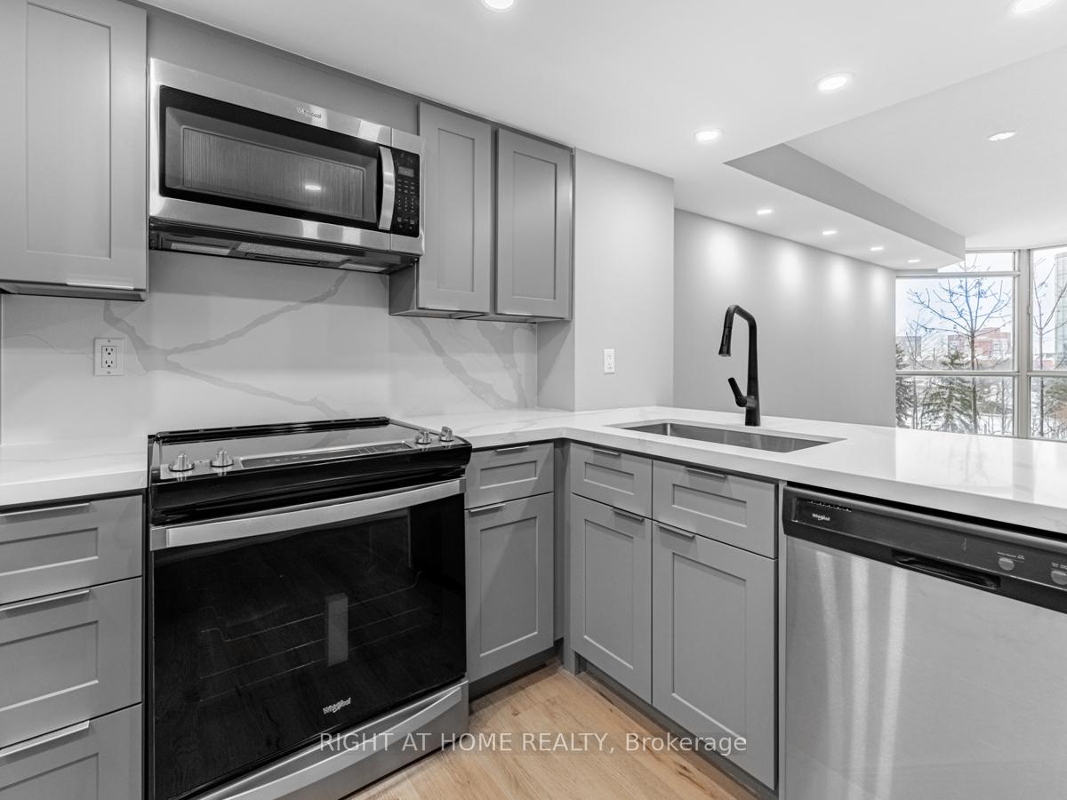 1 Bedroom Condo at 55 Kingsbridge Garden,  Mississauga For sale