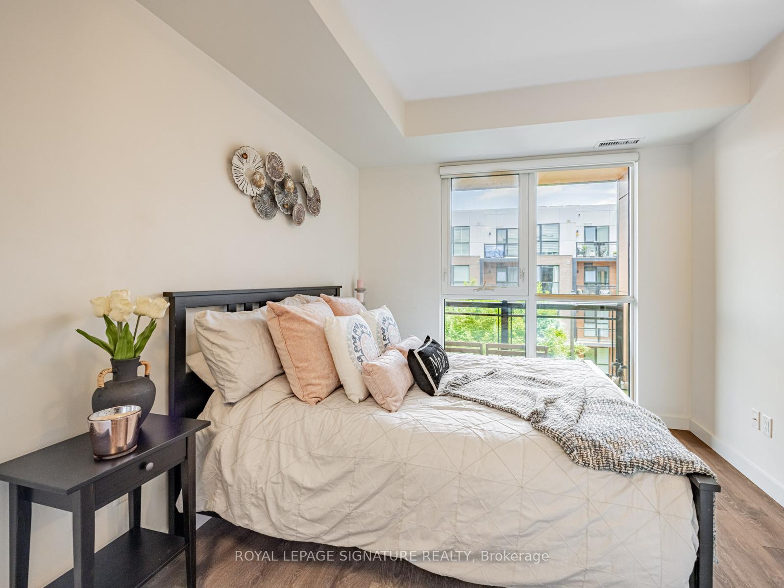 1 Bedroom Condo at 210 Sabina, Oakville For sale
