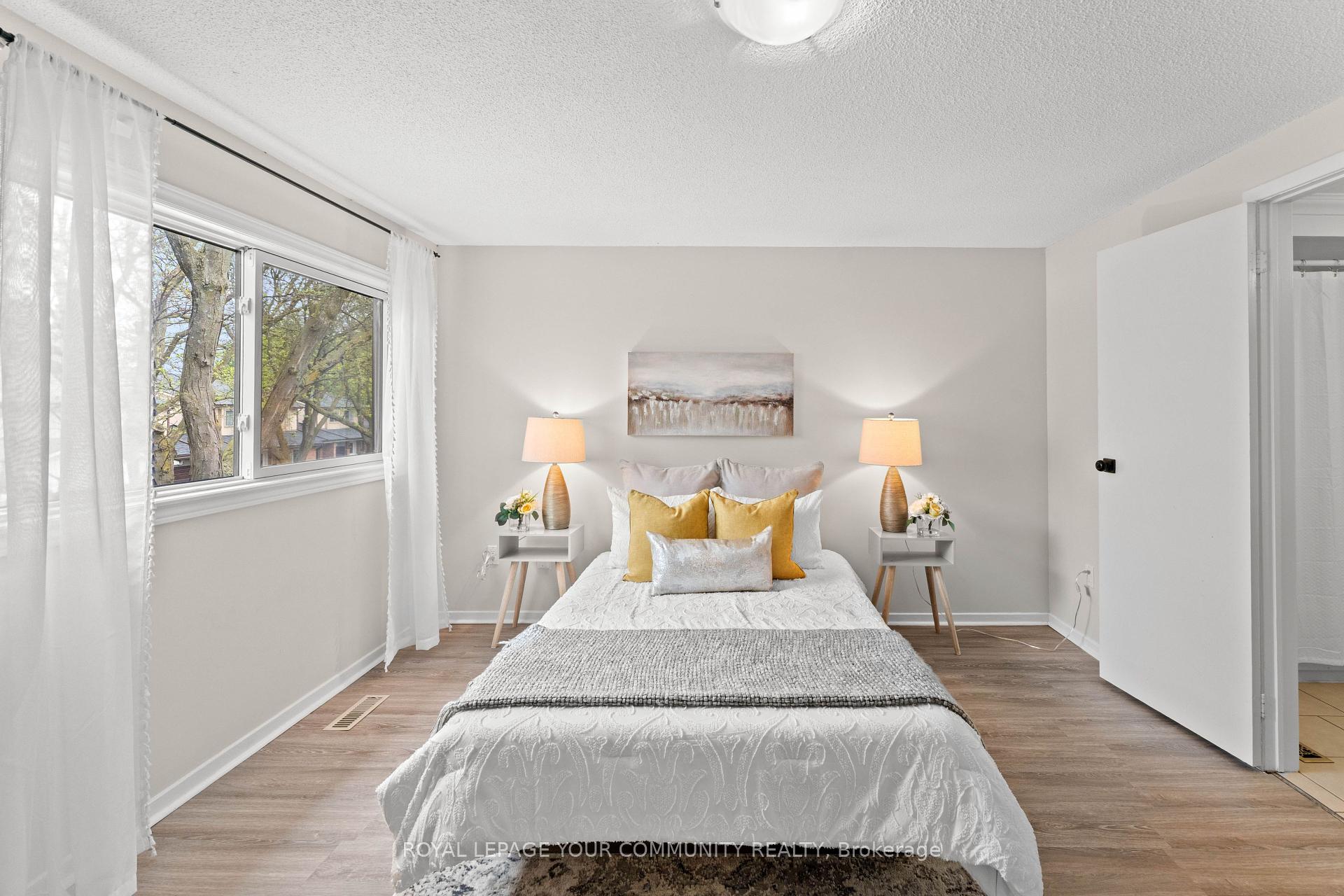 6 Bedrooms Condo at 2655 Gananoque, Mississauga For sale