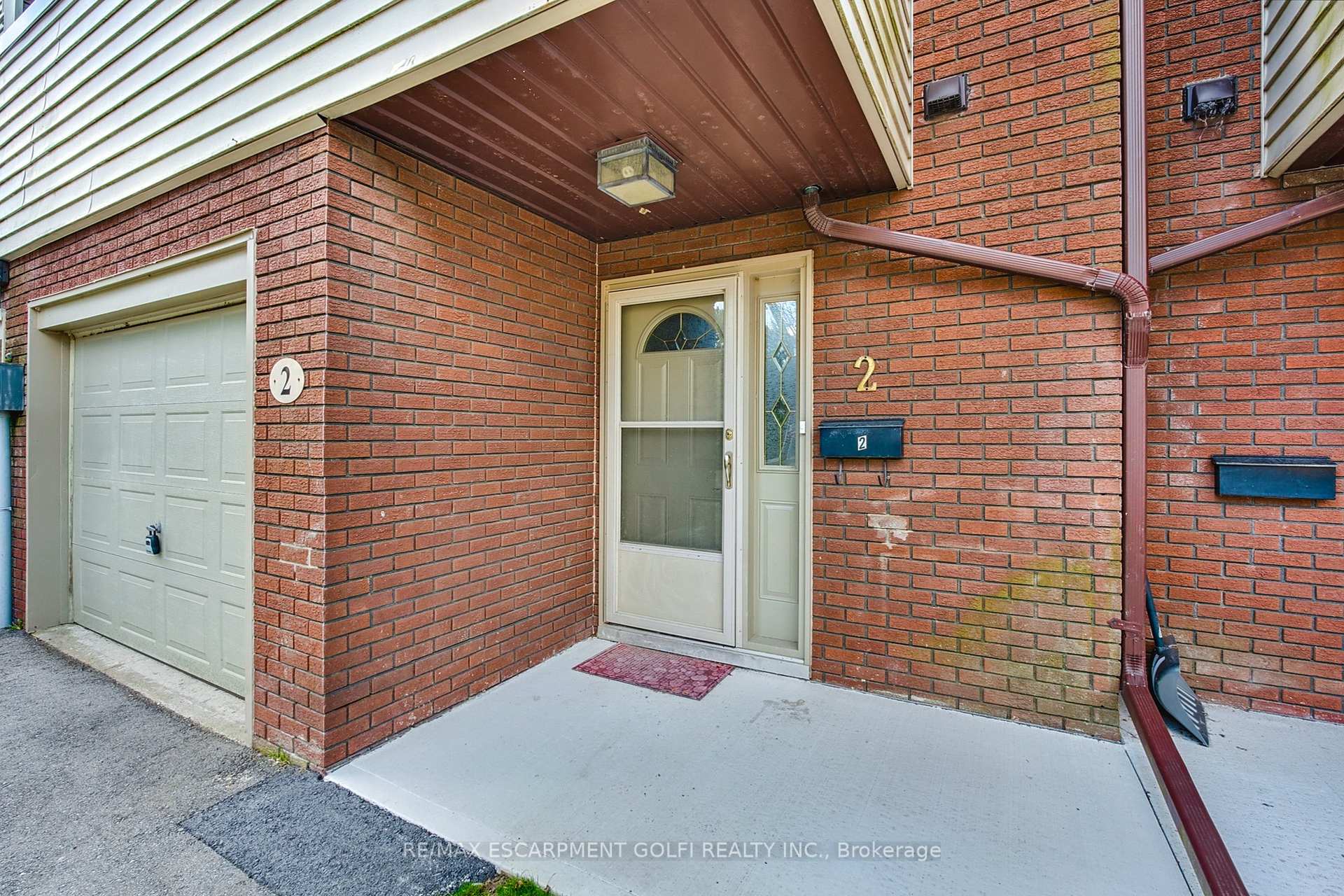 4 Bedrooms Condo at 23 WATSONS, Hamilton For sale