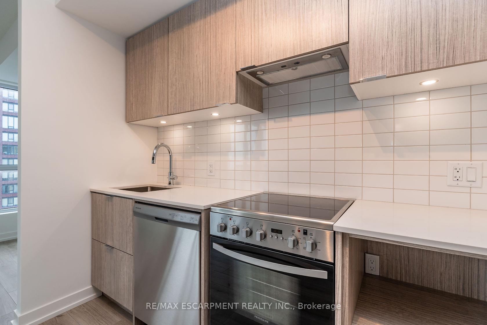 2 Bedrooms Condo at 395 Bloor, Toronto For sale