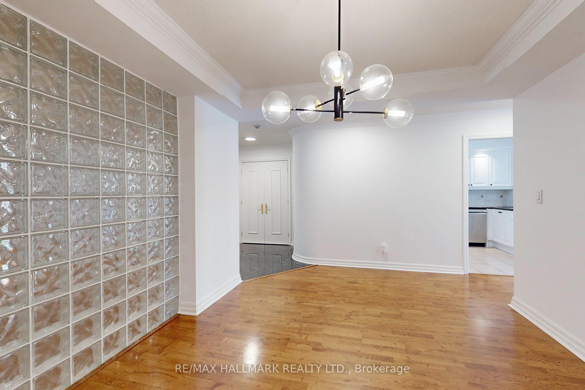 2 Bedrooms Condo at 2727 Yonge, Toronto For sale
