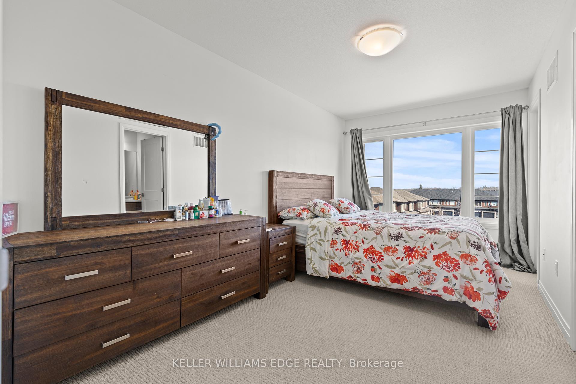 3 Bedrooms Condo at 30 Time Square, Hamilton For sale