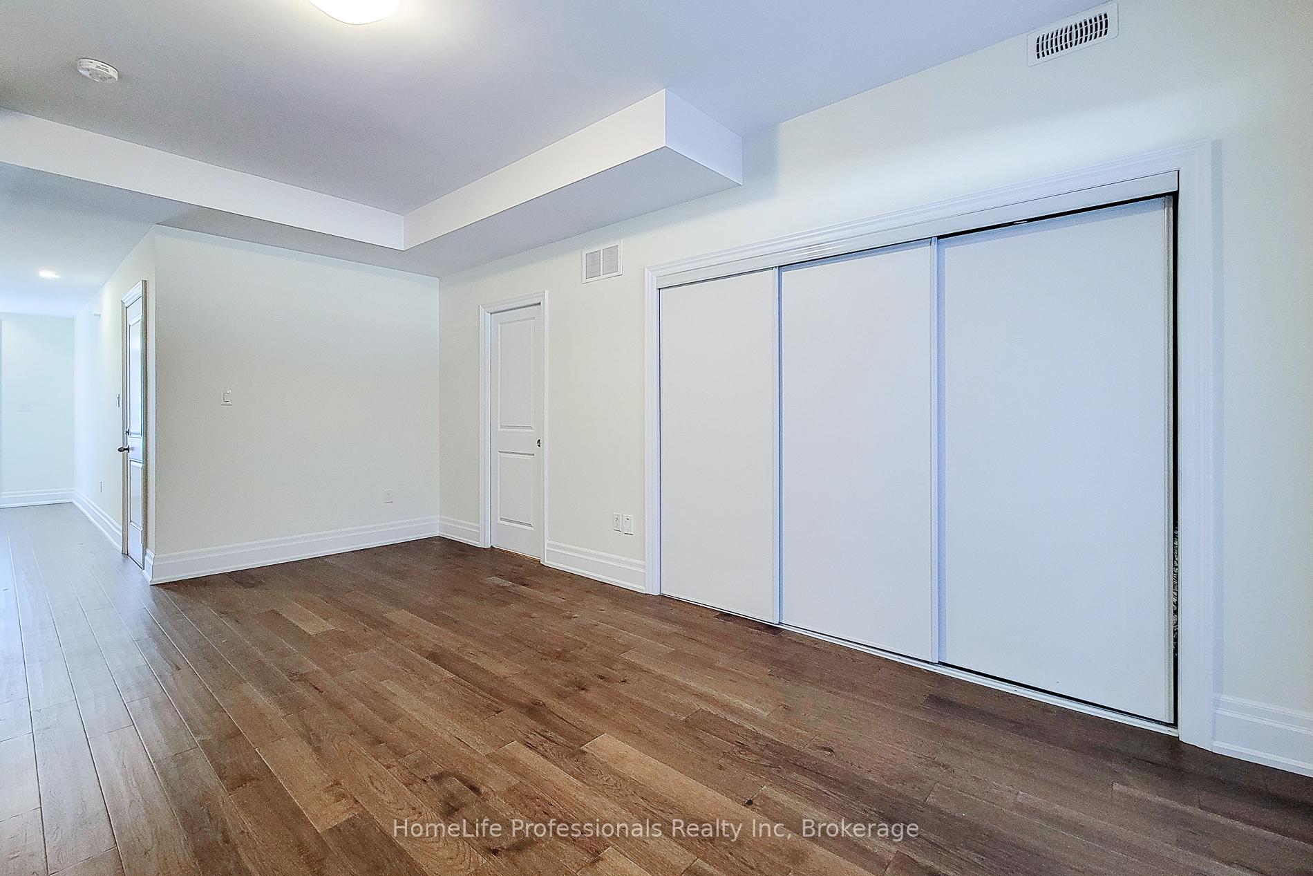 3 Bedrooms Condo at 111 Wilson, Hamilton For sale