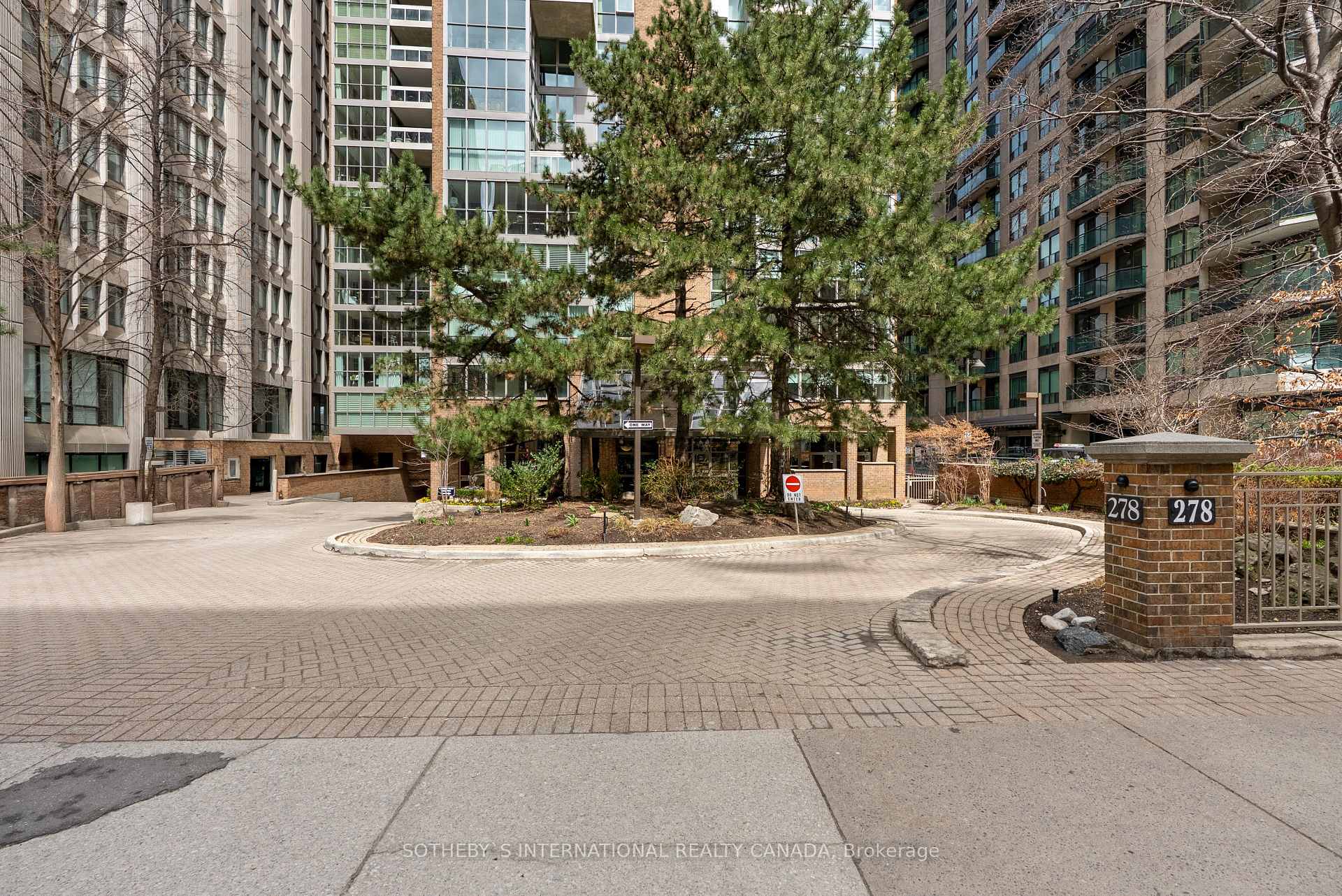 3 Bedrooms Condo at 278 Bloor,  Toronto For sale