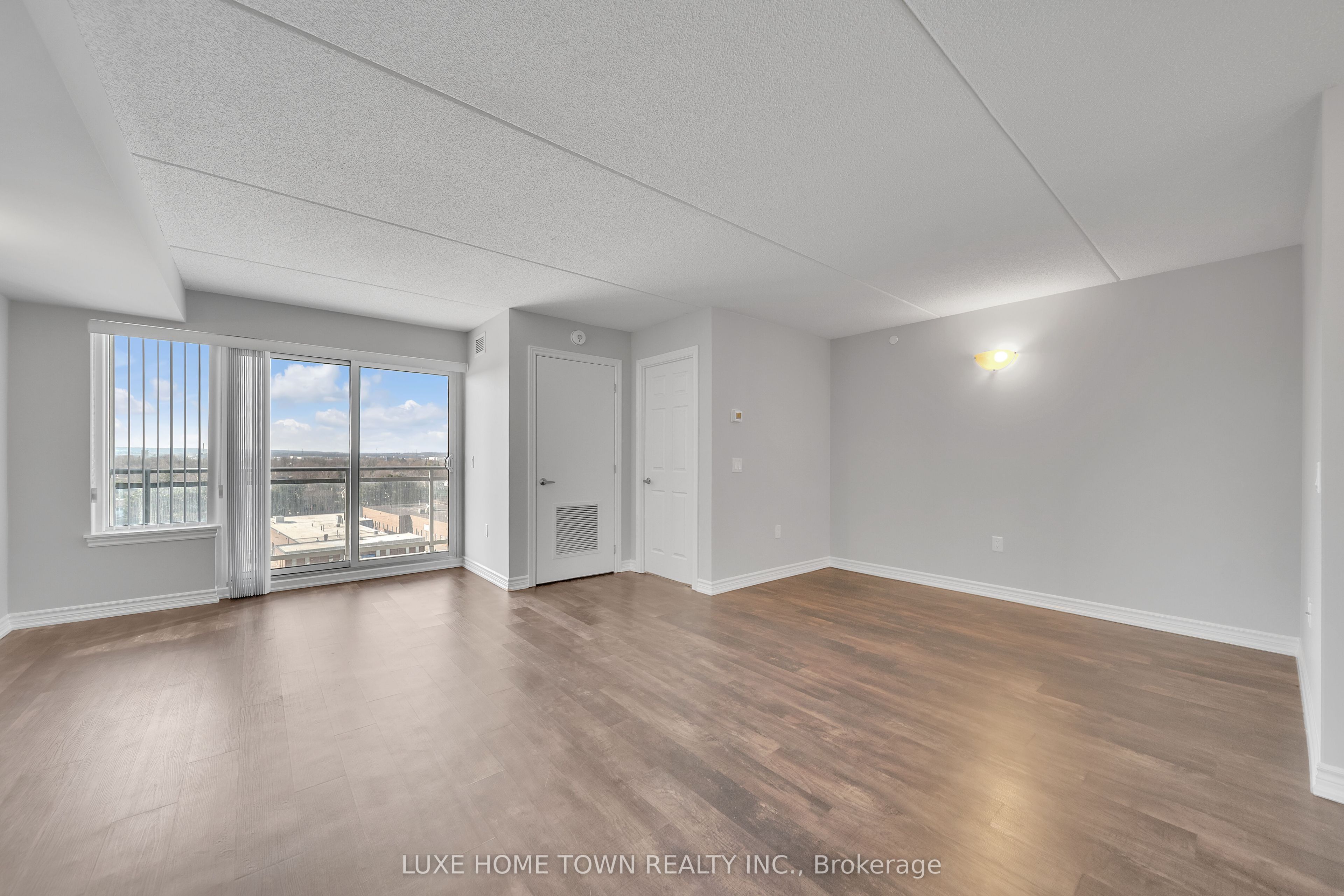 716 Main Street E, #801