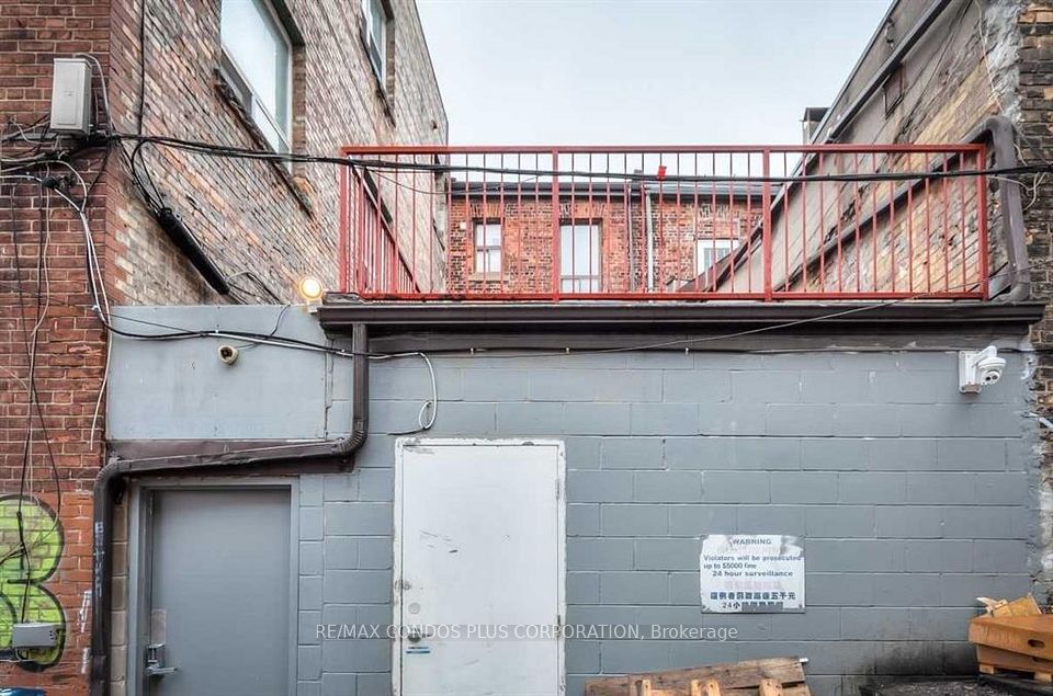 #F - 324 Spadina Avenue, Toronto, ON M5T 2E7