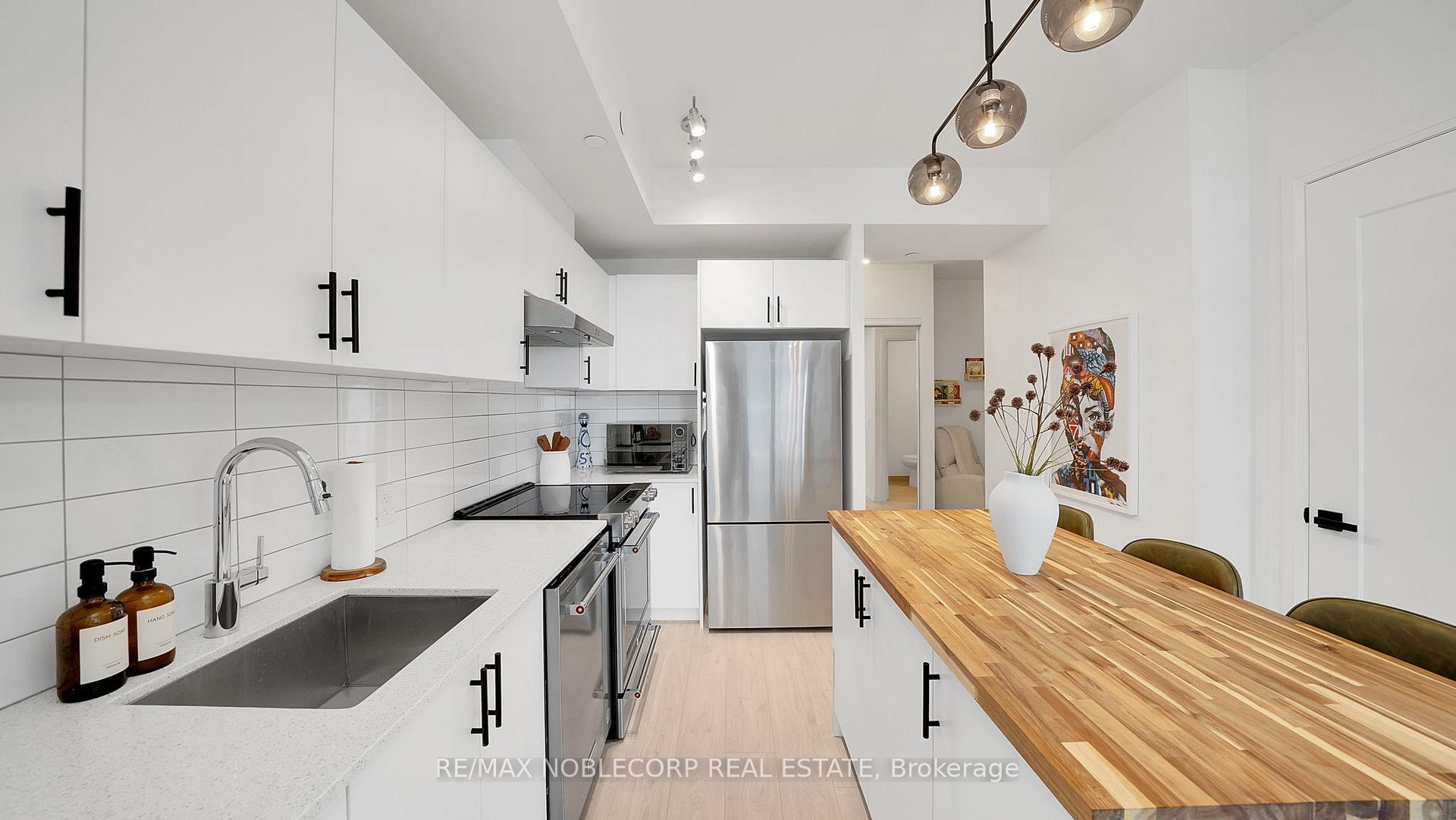 2 Bedrooms Condo at 9000 Jane, Vaughan For sale