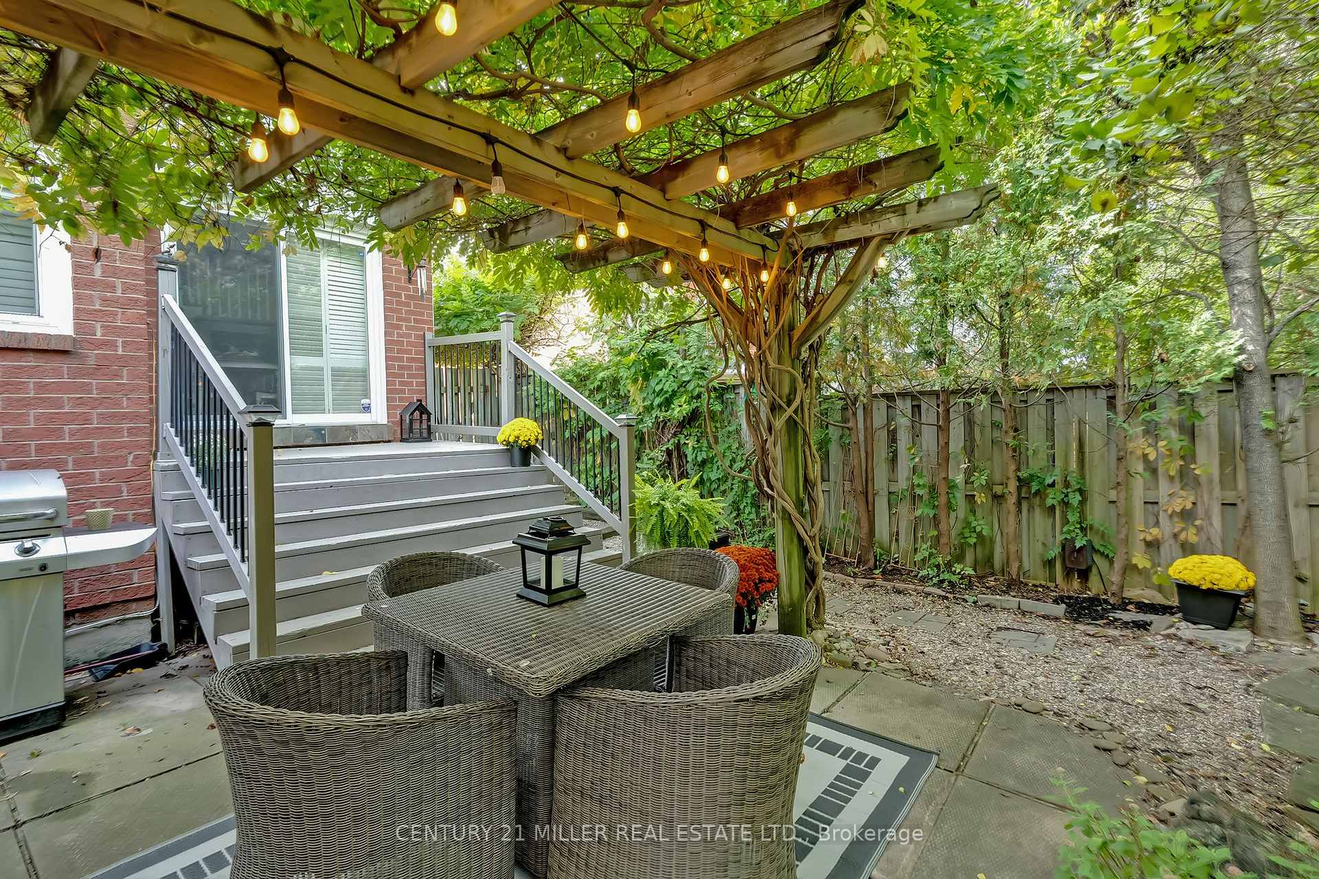 3 Bedrooms Condo at 1240 Westview, Oakville For sale