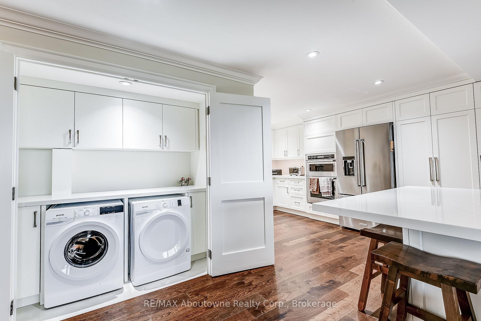 2 Bedrooms Condo at 2180 Marine, Oakville For sale