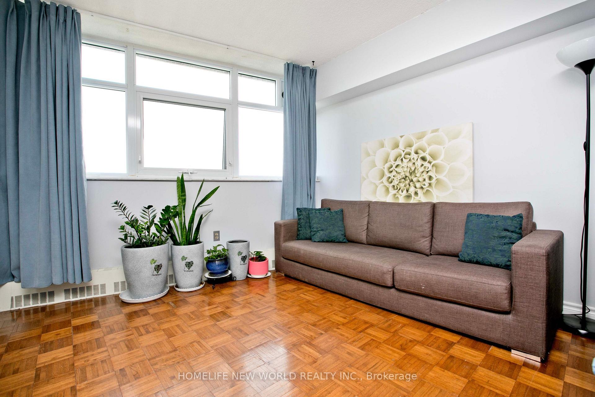 3 Bedrooms Condo at 100 Echo, Toronto For sale