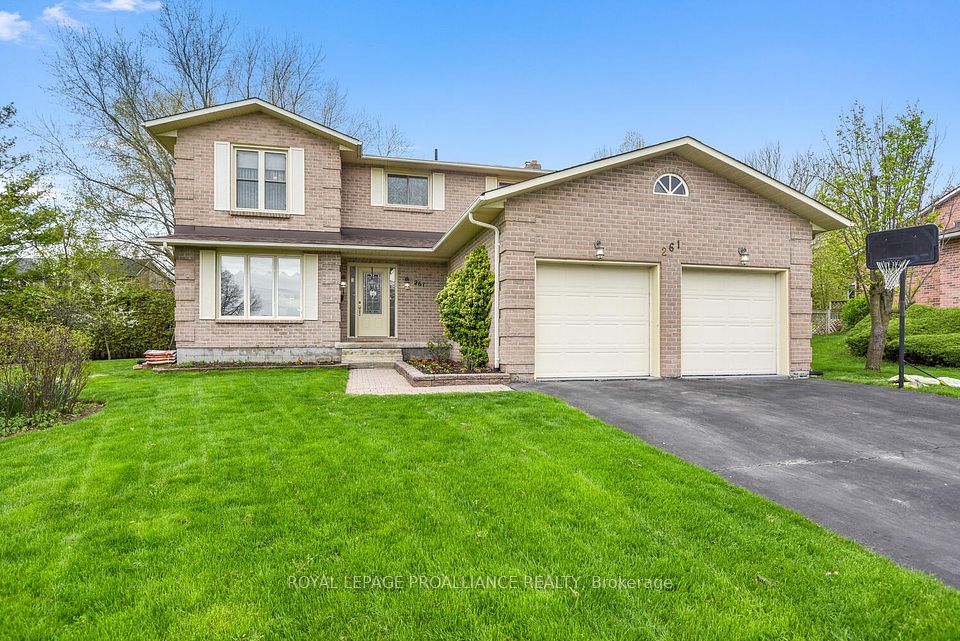 261 Col Douglas Cres