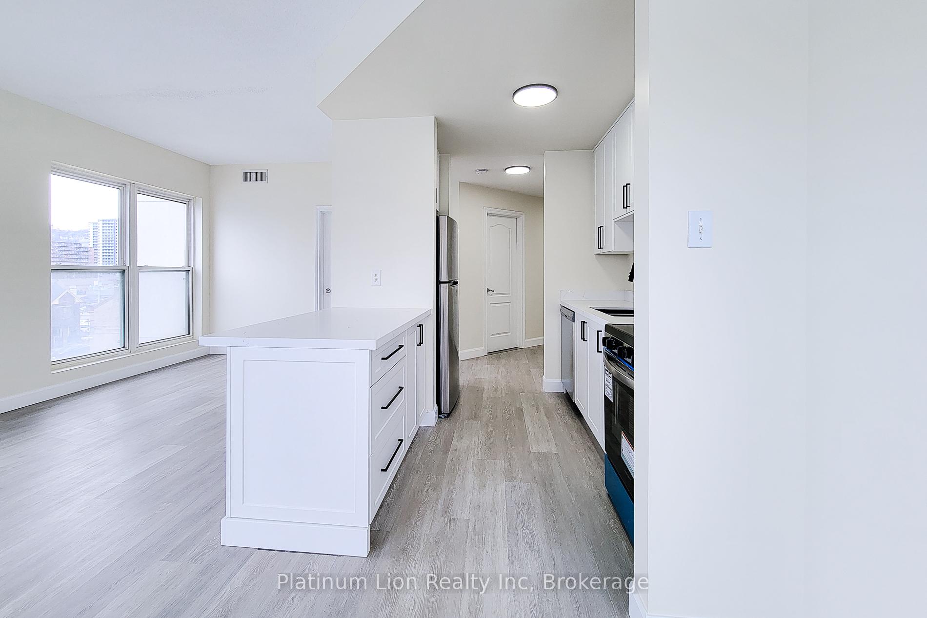 2 Bedrooms Condo at 135 James,  Hamilton For sale