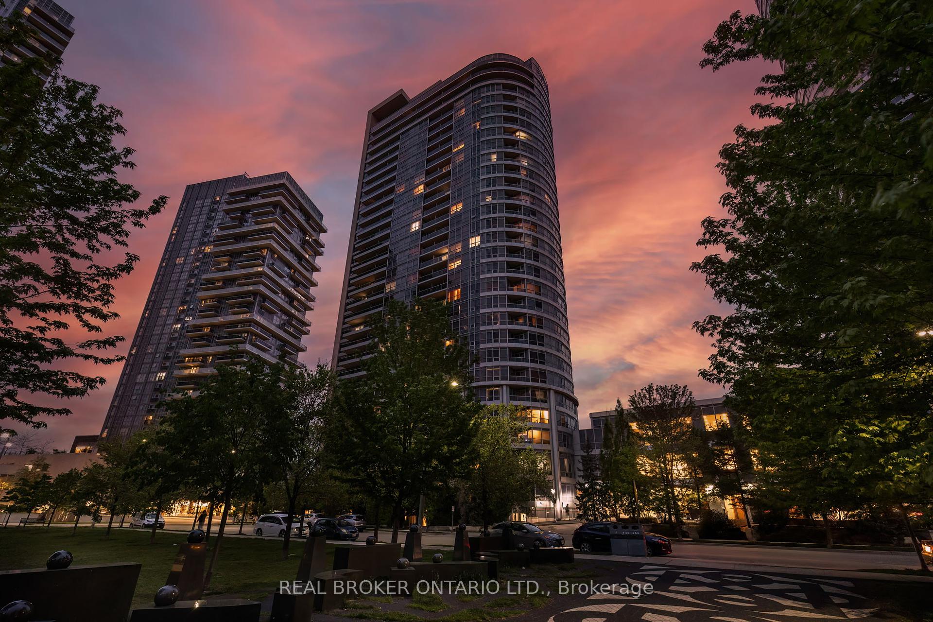 2 Bedrooms Condo at 181 Village Green, Toronto For sale