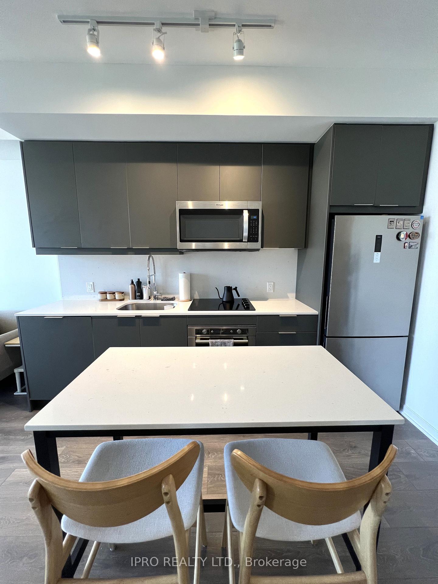 2 Bedrooms Condo at 32 Forest Manor, Toronto For sale