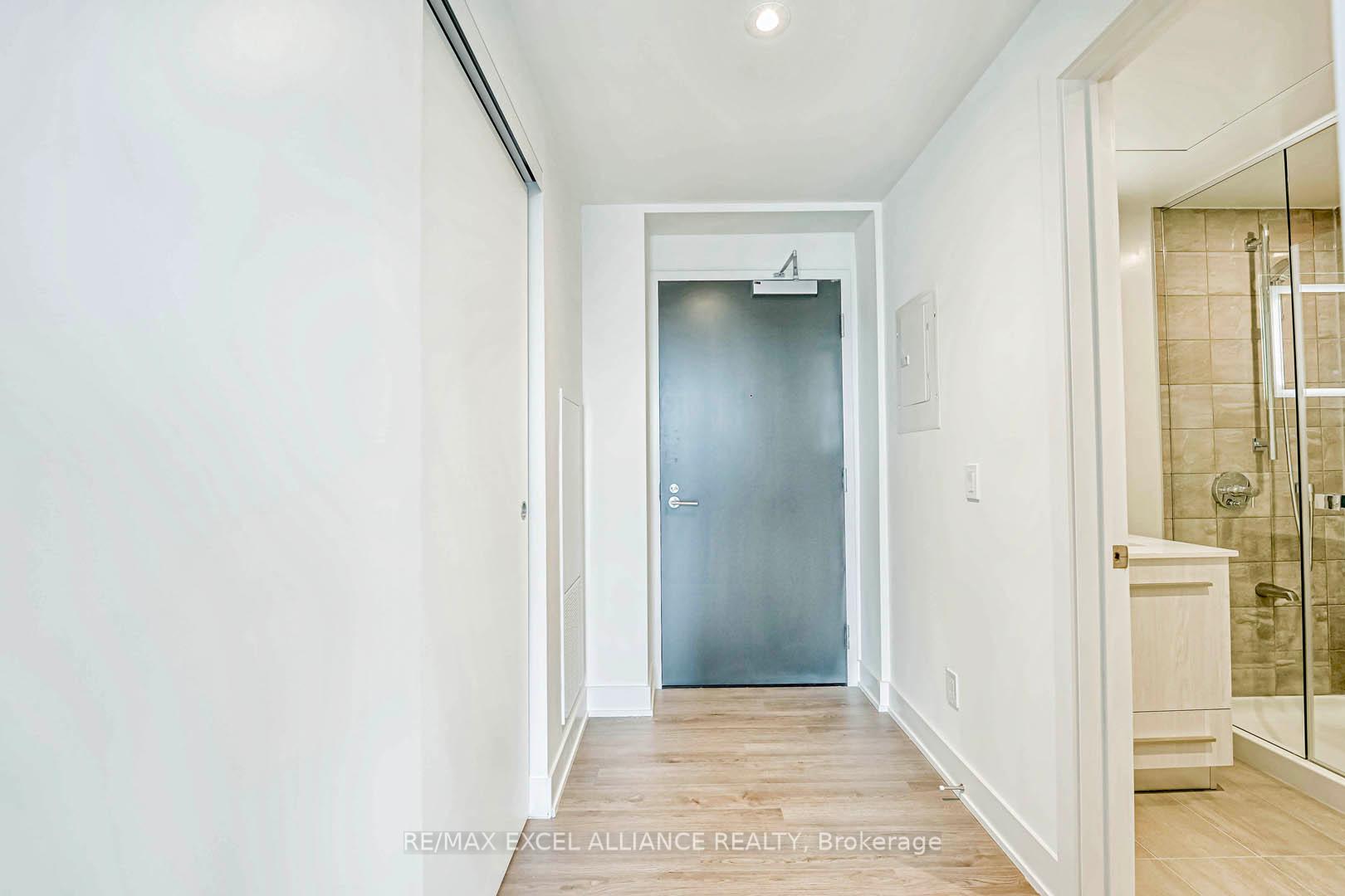 2 Bedrooms Condo at 8 Cumberland,  Toronto For sale