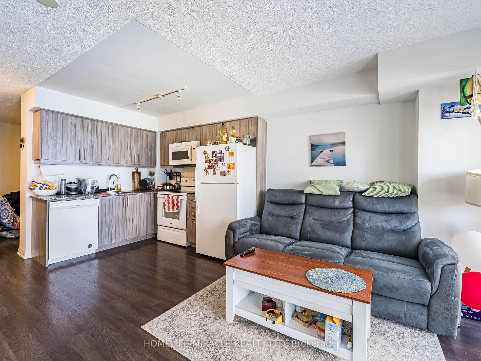 3 Bedrooms Condo at 30 Meadowglen, Toronto For sale