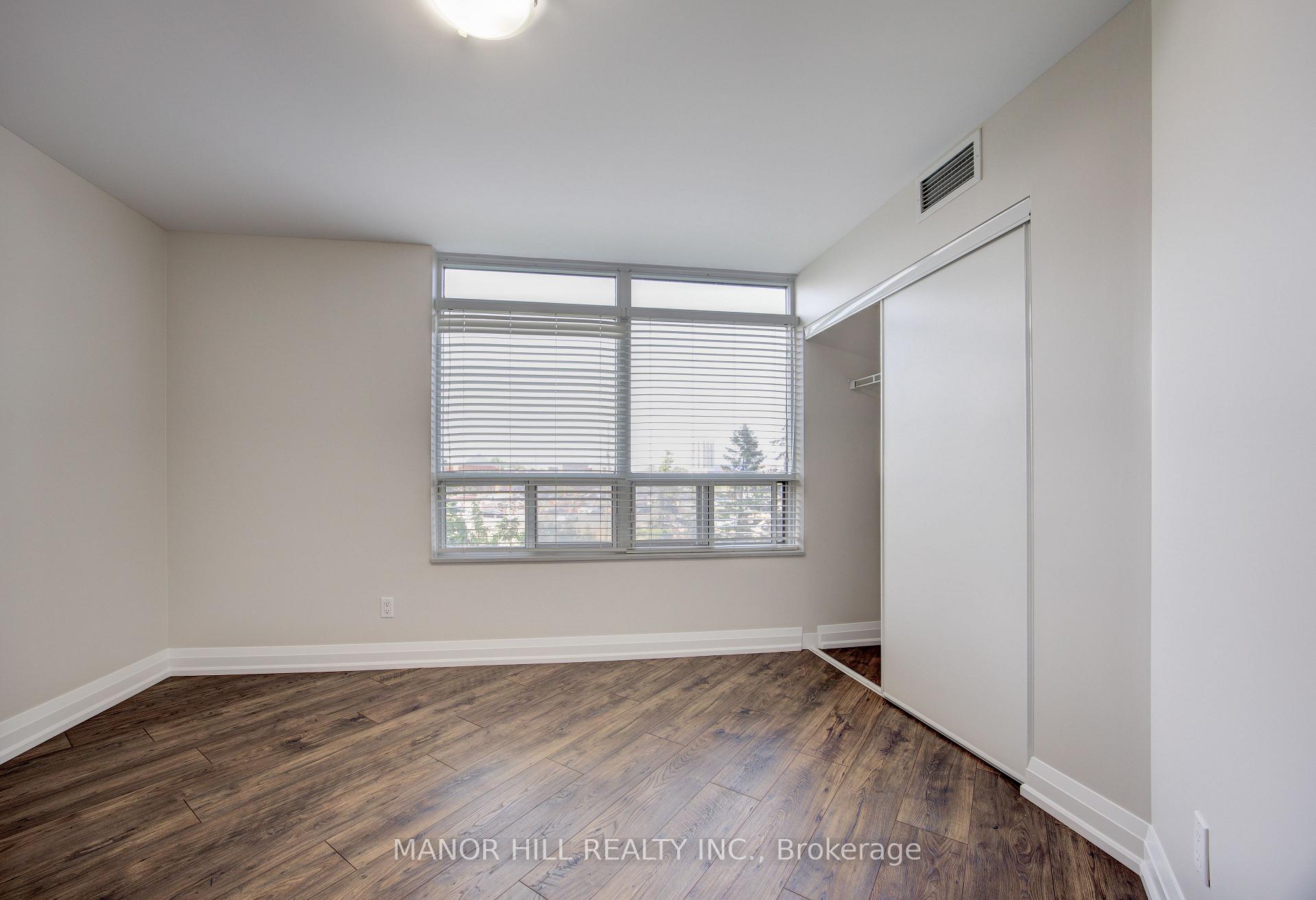 2 Bedrooms Condo at 35 Kingsbridge Garden,  Mississauga For sale