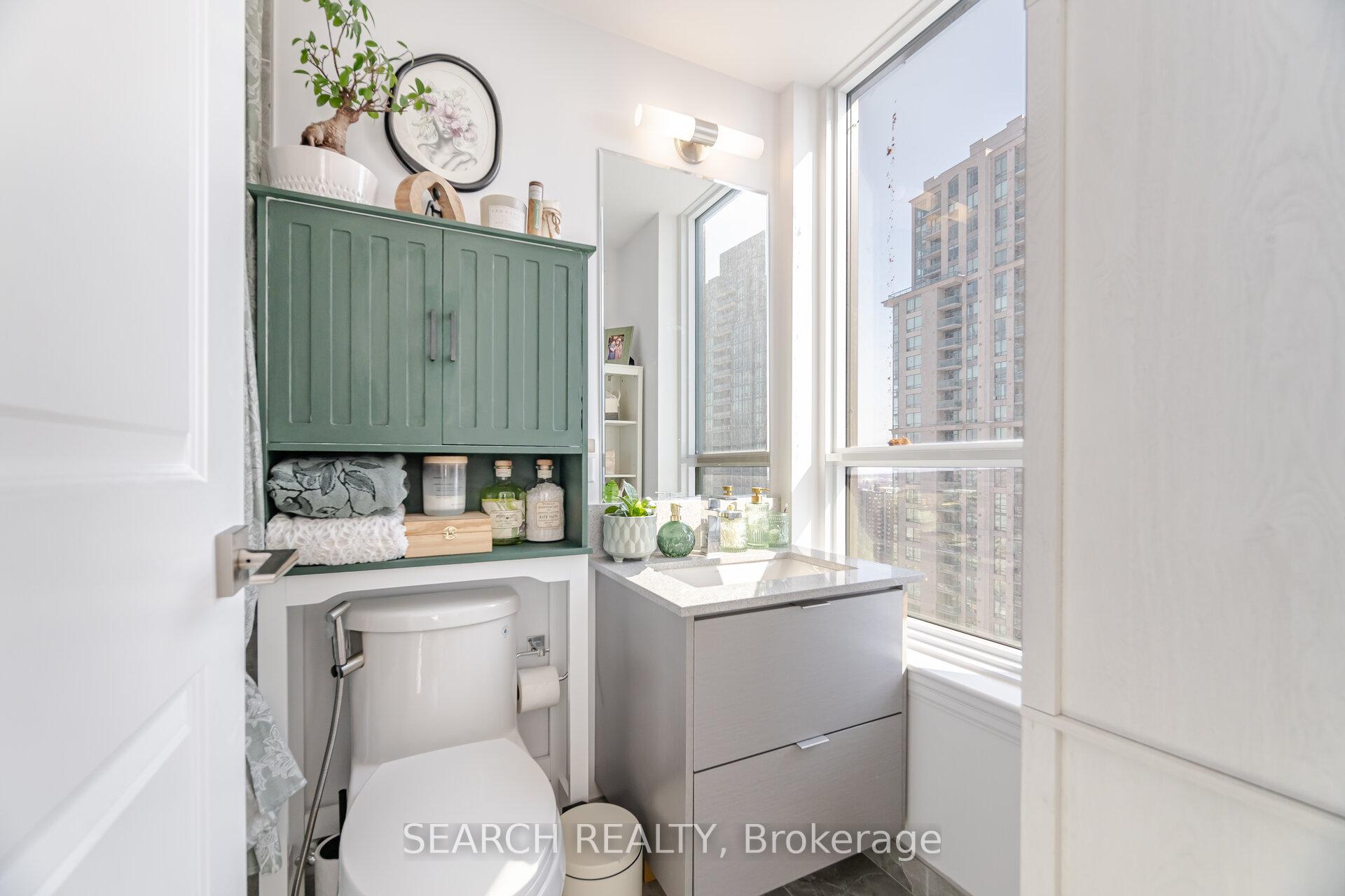 2 Bedrooms Condo at 30 Elm, Mississauga For sale