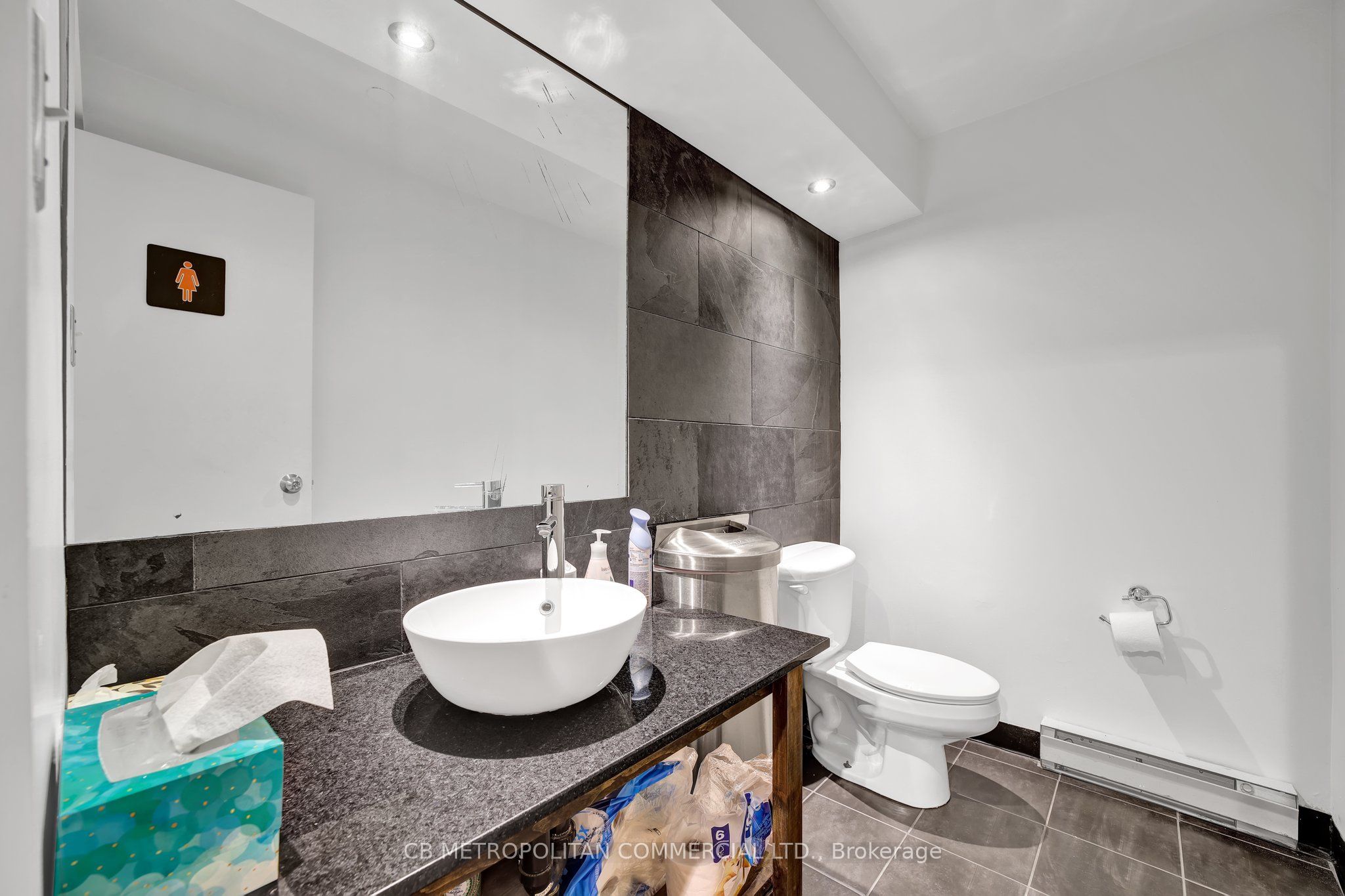21 Camden Street, #301