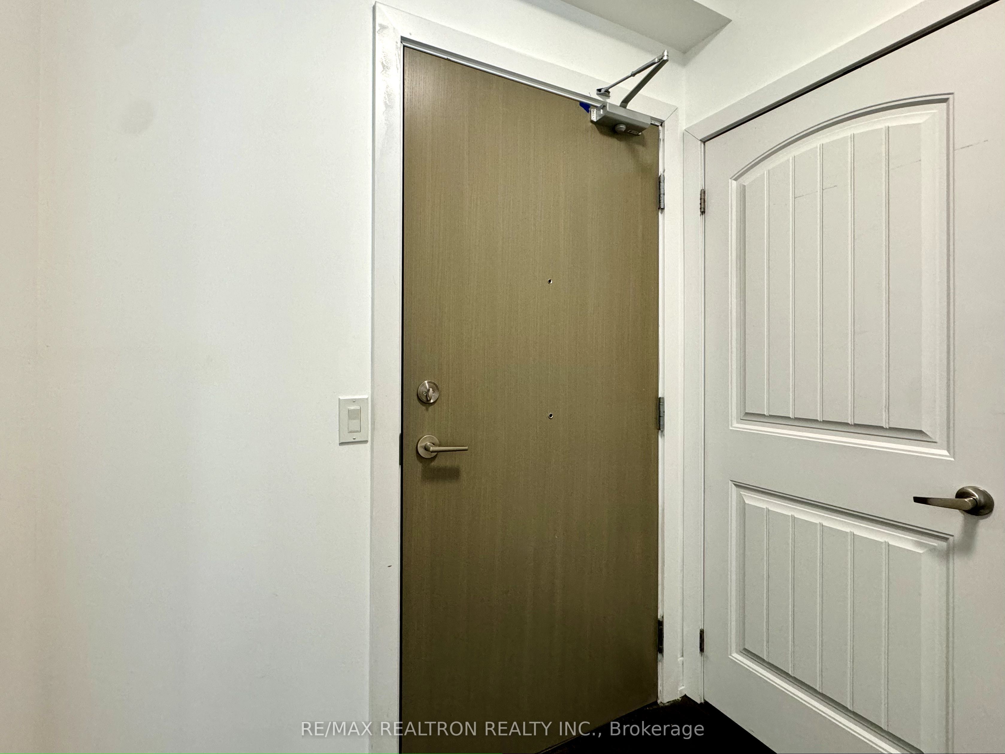 7 Kenaston Gardens, #329