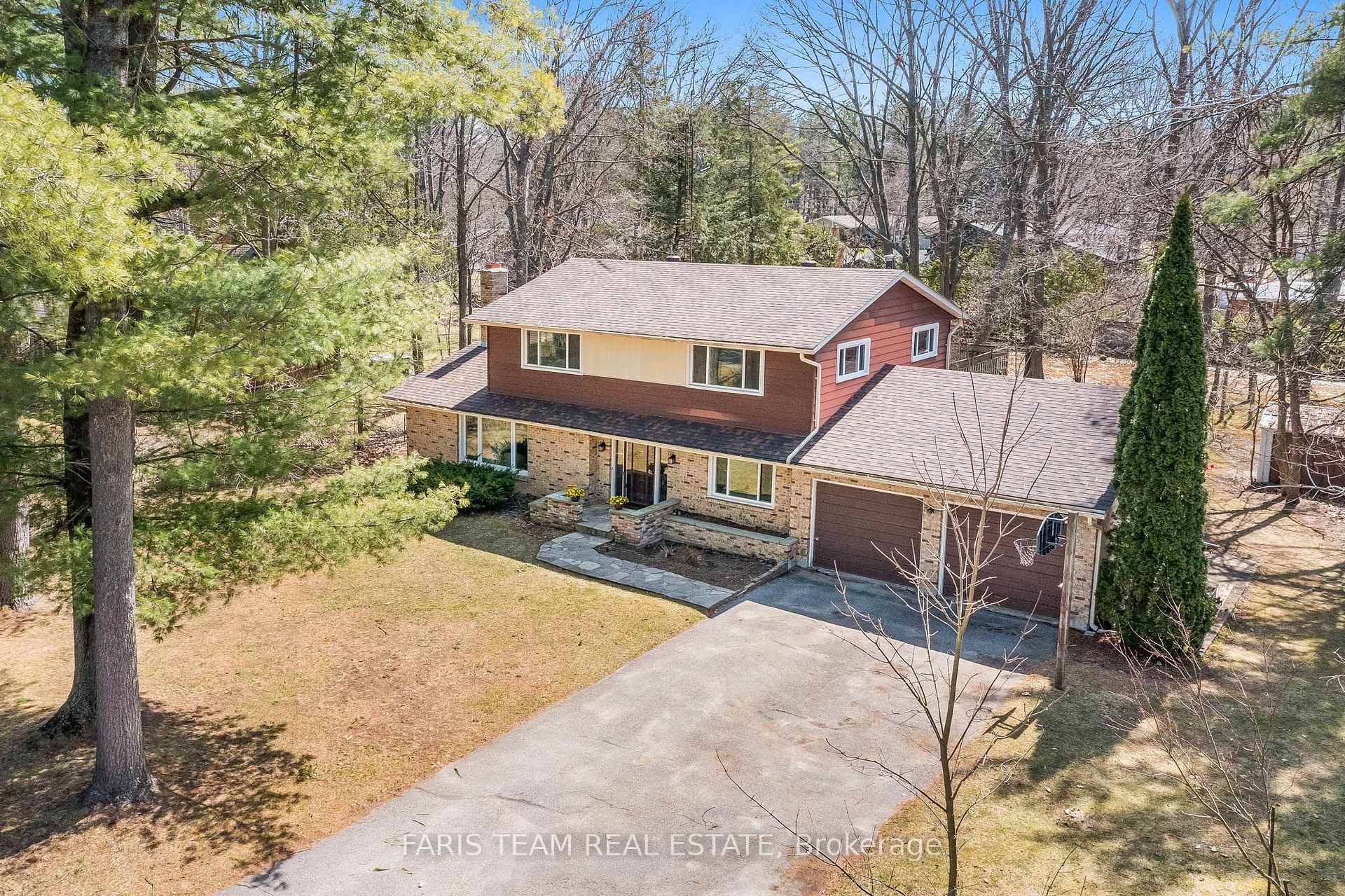 15 Lawrence Avenue, Springwater, ON L0L 1Y2