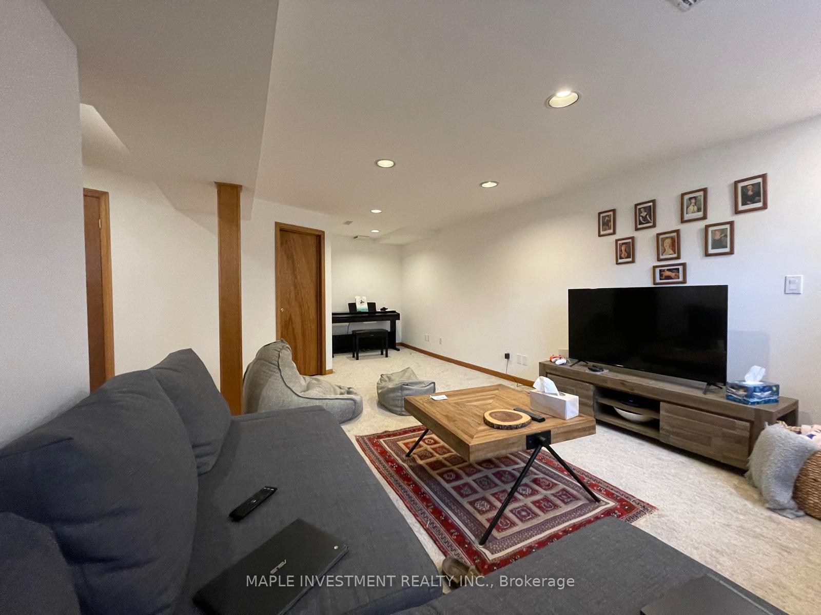 3 Bedrooms Condo at 70 Broadpath, Toronto For sale