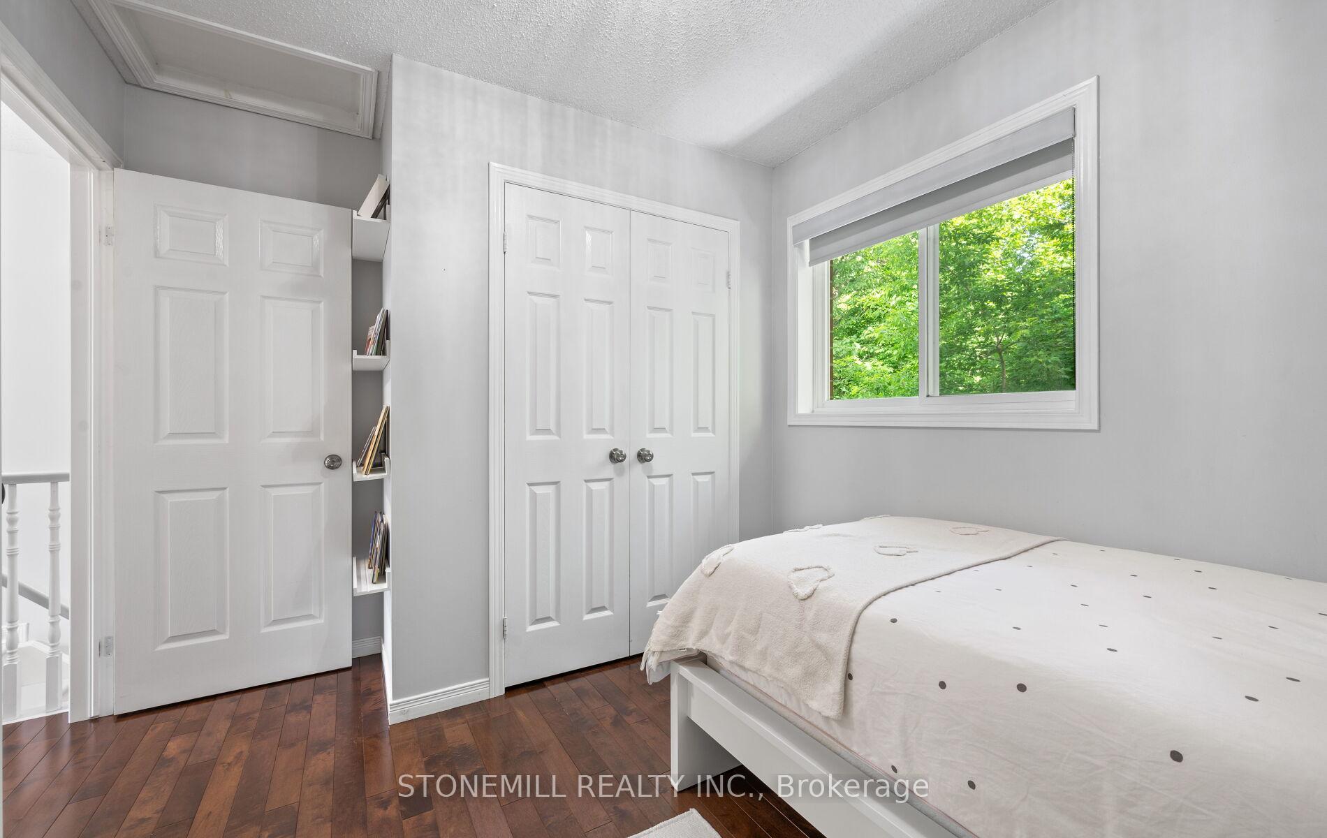 2 Bedrooms Condo at 4200 Kilmer, Burlington For sale