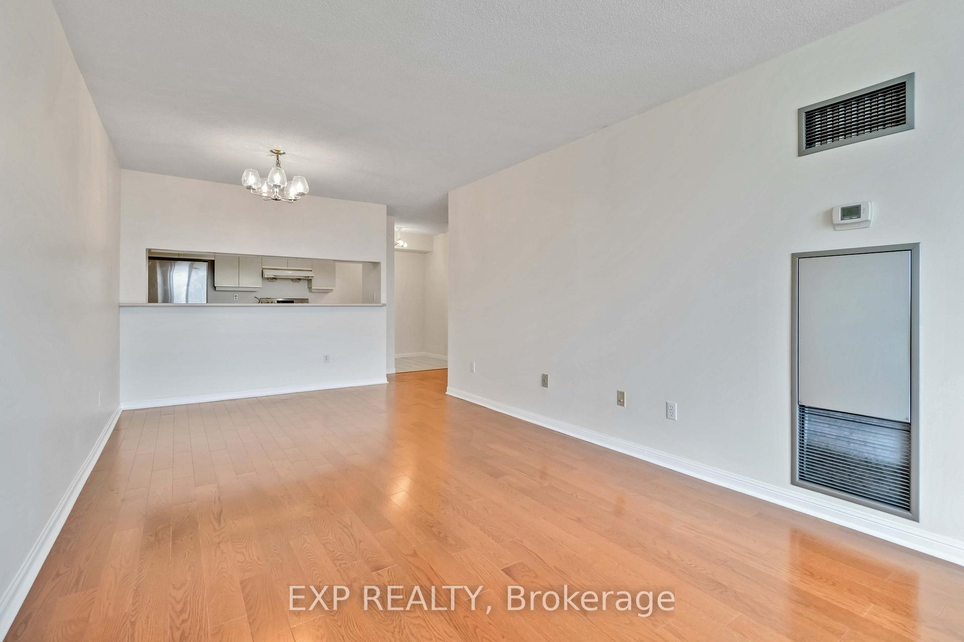2 Bedrooms Condo at 550 Webb, Mississauga For sale