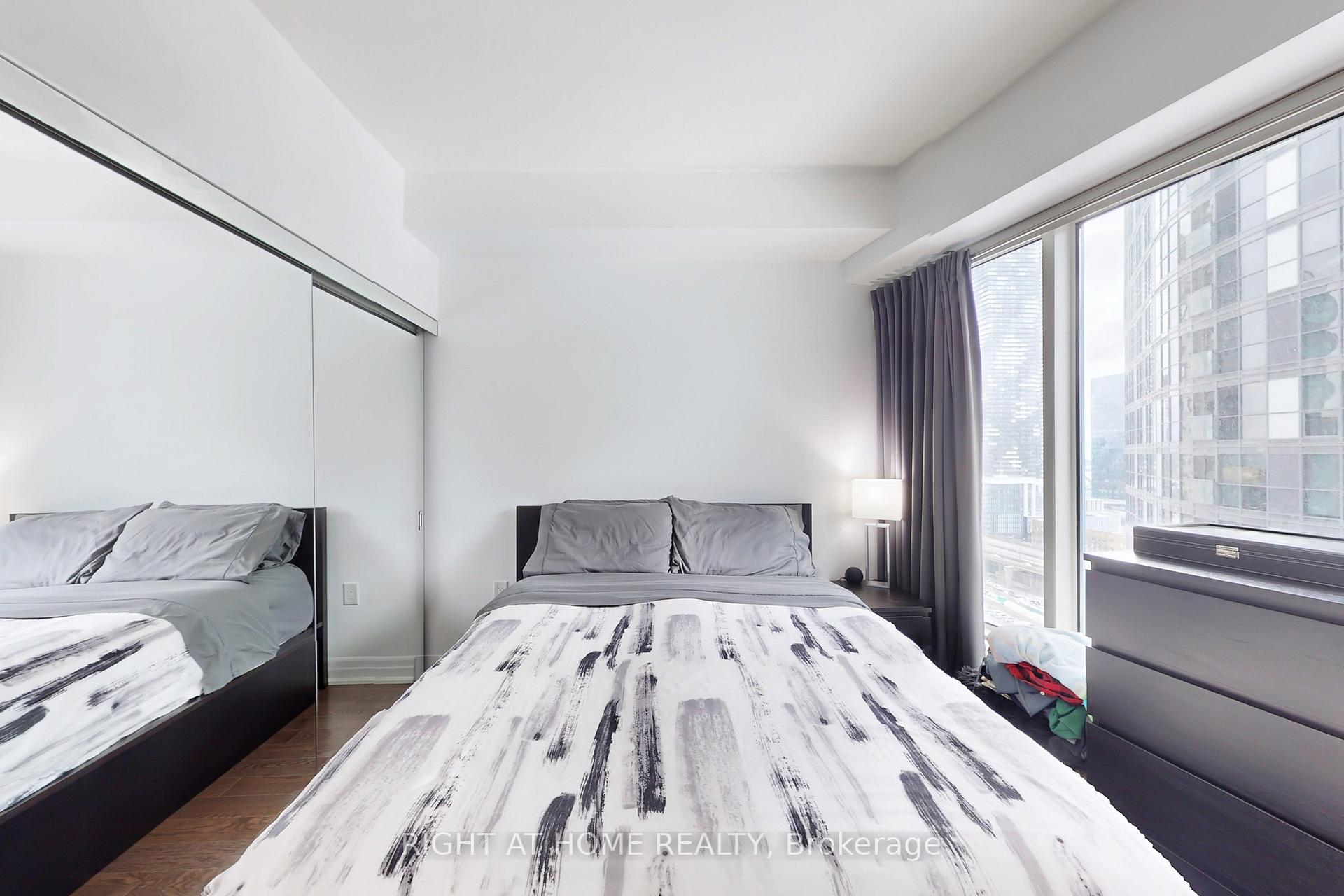 3 Bedrooms Condo at 8 The Esplanade, Toronto For sale