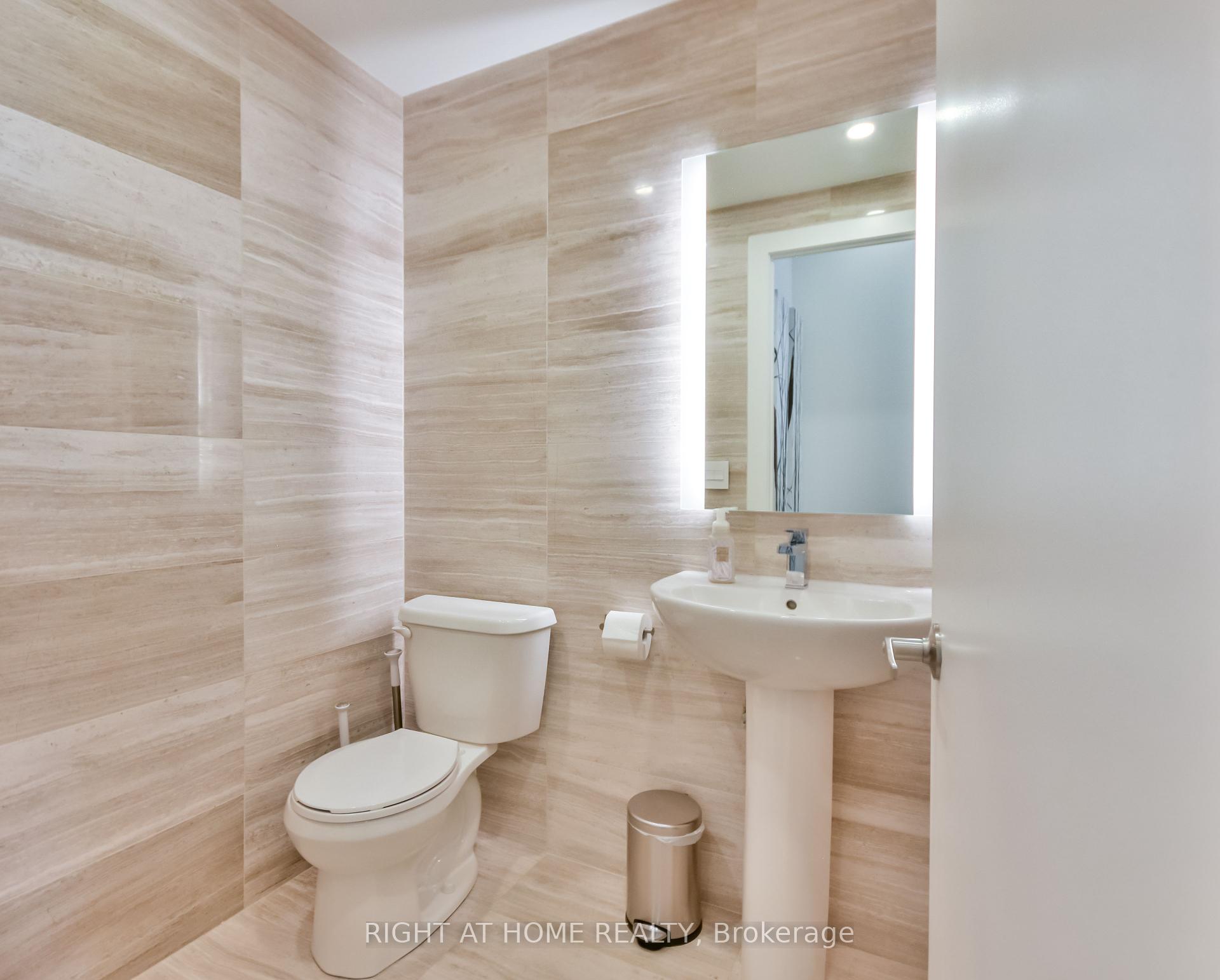 3 Bedrooms Condo at 5230 Dundas, Burlington For sale