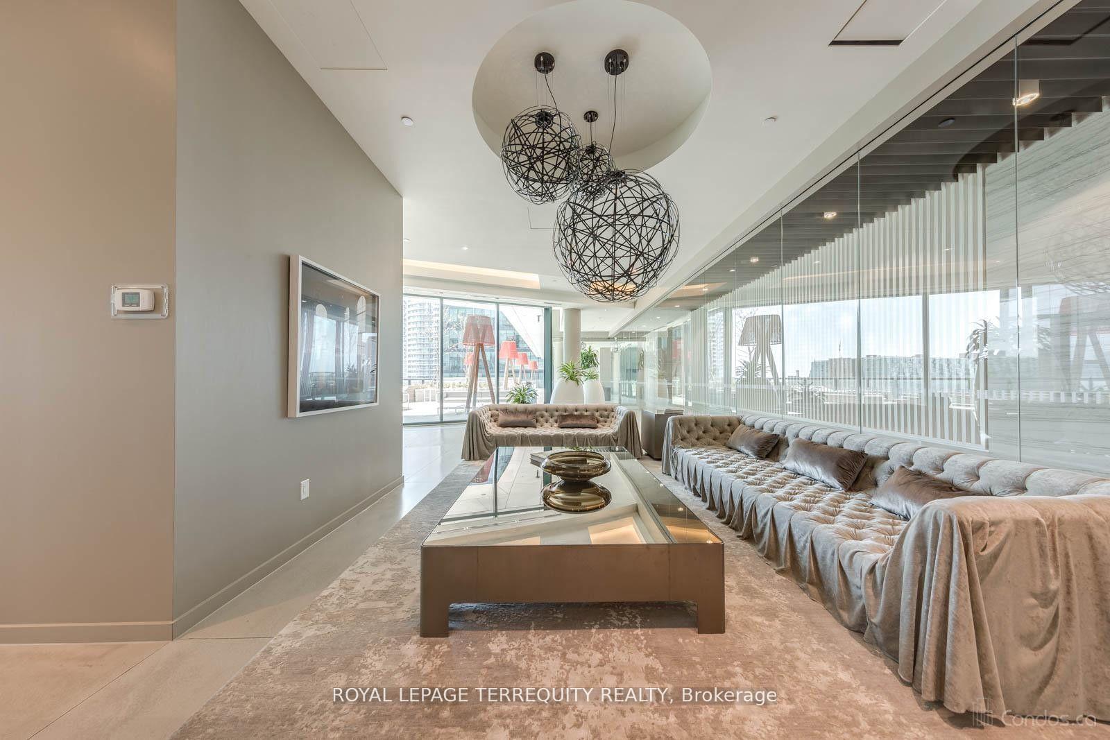 1 Bedroom Condo at 88 Harbour, Toronto For sale