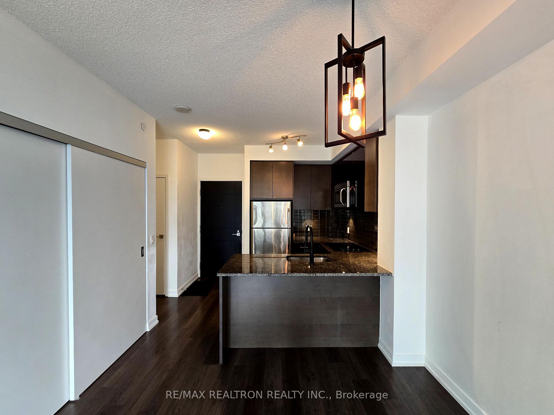 2 Bedrooms Condo at 89 Dunfield,  Toronto For sale